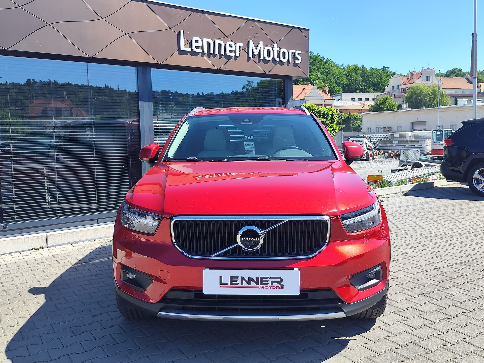Volvo XC40, D3 2.0D Momentum Pro AT - fotka 2