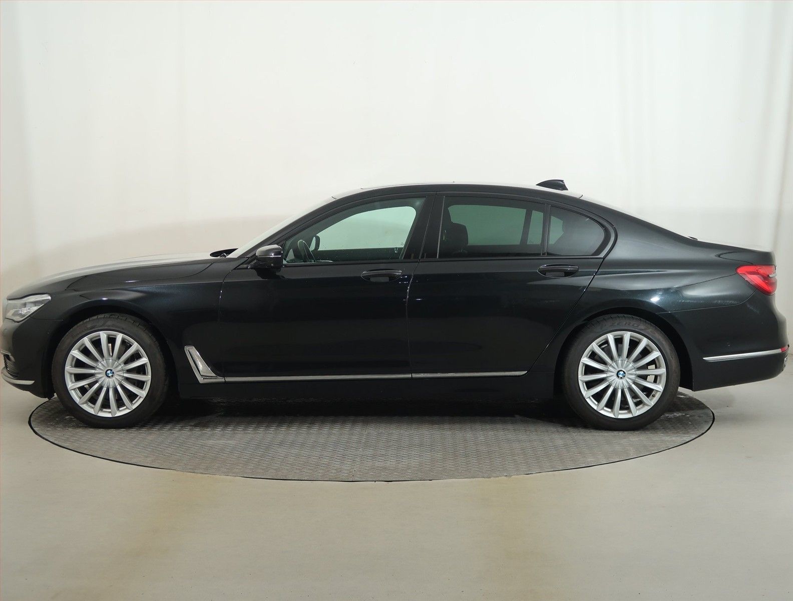 BMW Řada 7, 730 Ld xDrive, 4X4, Automat - fotka 3