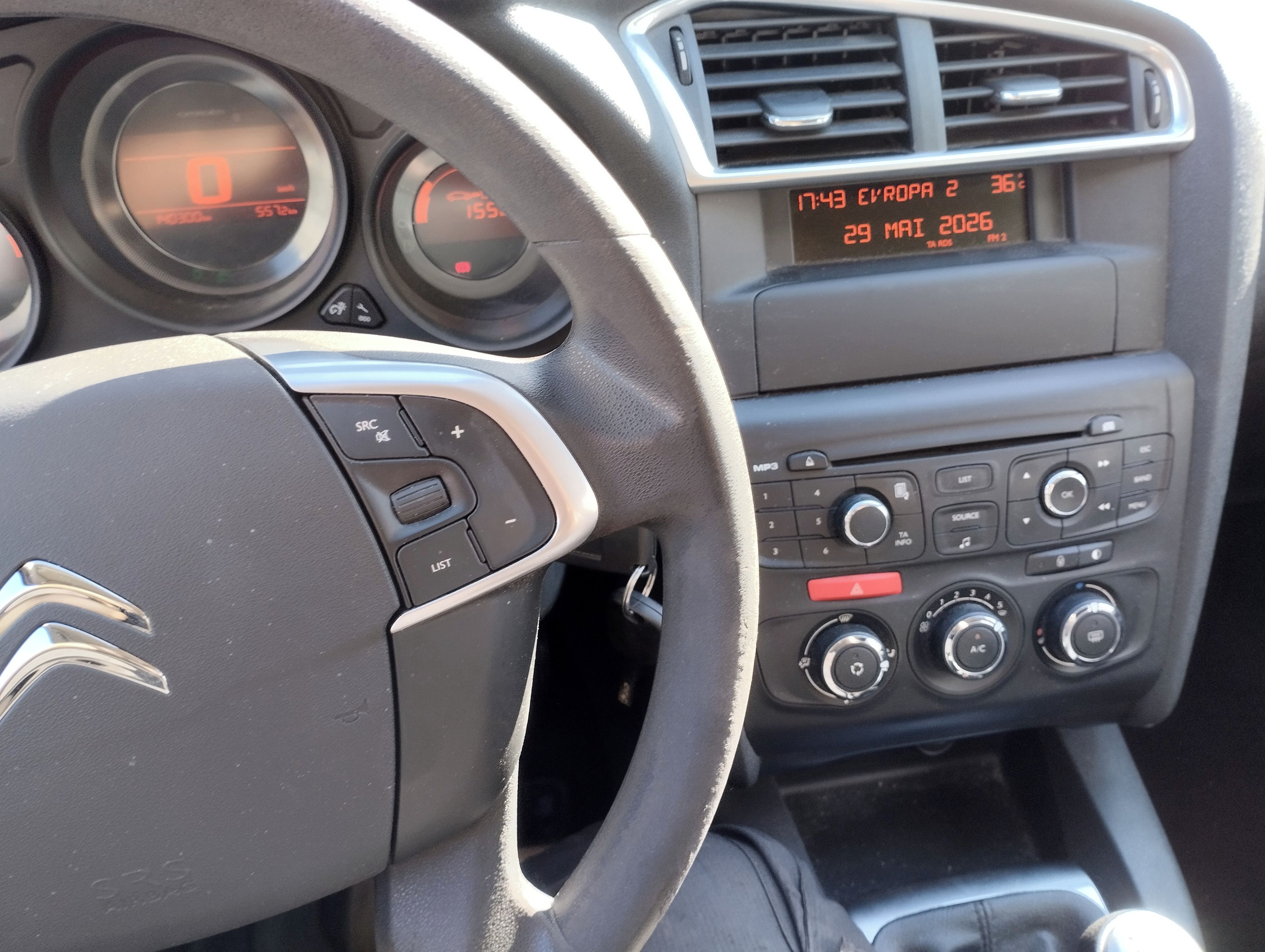 Citroën C4, 1.4 BENZÍN 140 TKM - fotka 4