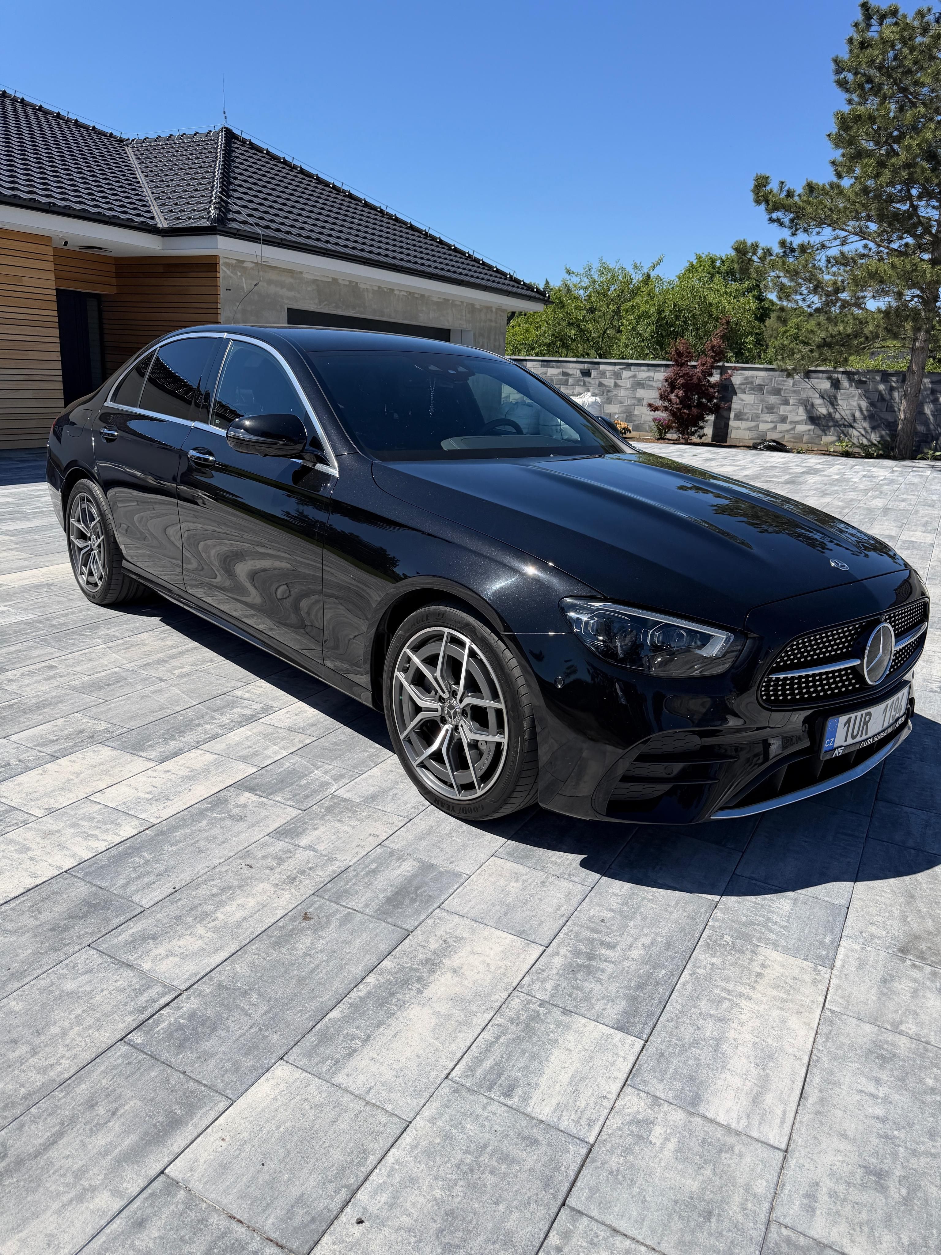 Mercedes-Benz Třídy E, AMG / TOP výbava + zimní pneu - fotka 6