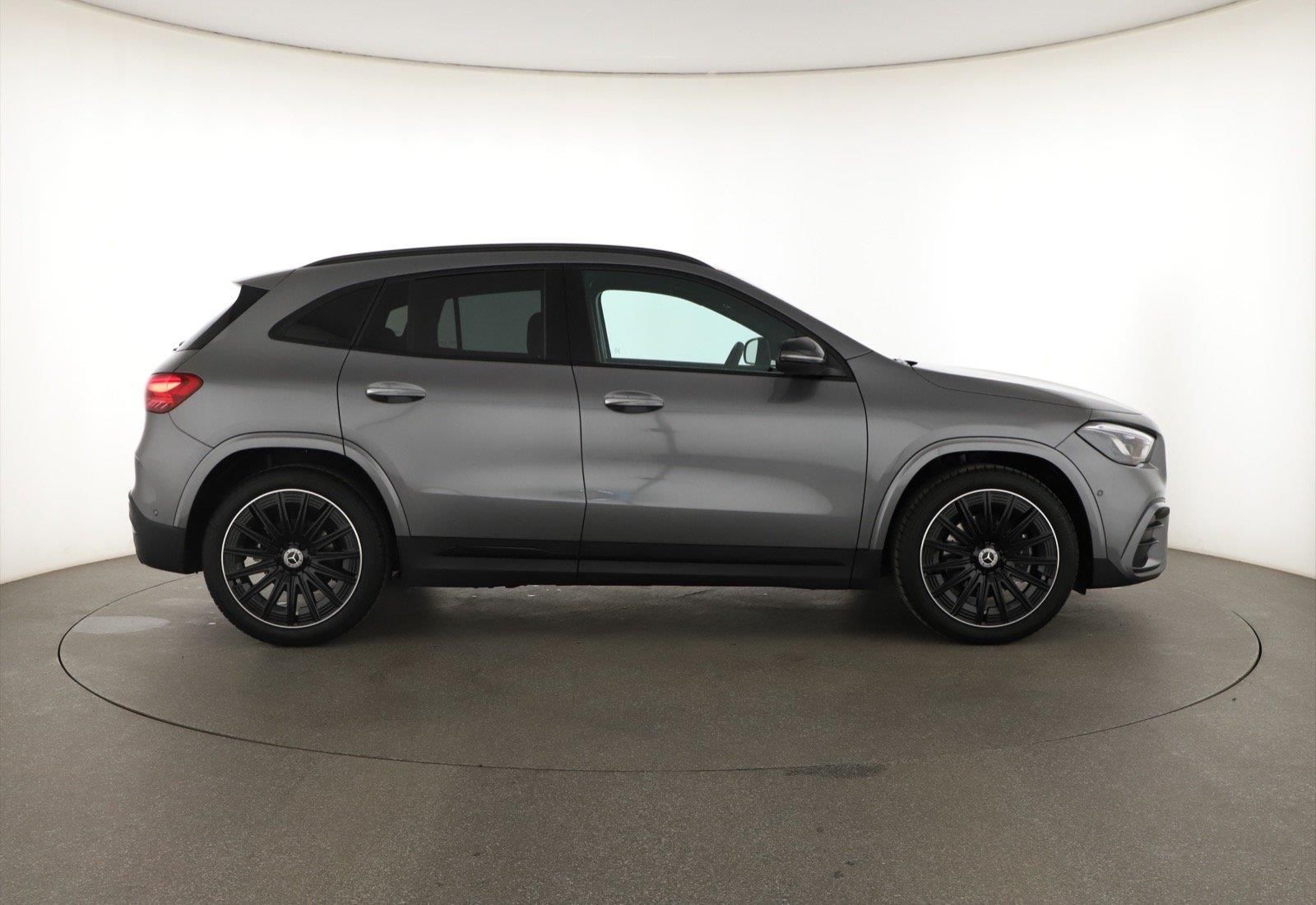 Mercedes-Benz GLA, 200 d, AMG Line, Navigace - fotka 6