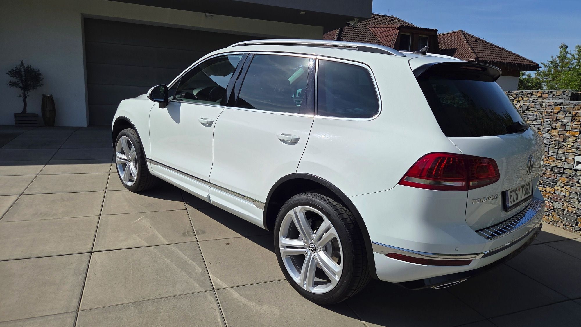 Volkswagen Touareg, 3.0 V6 TDI, R-Line, DPH, 1 CZ - fotka 4