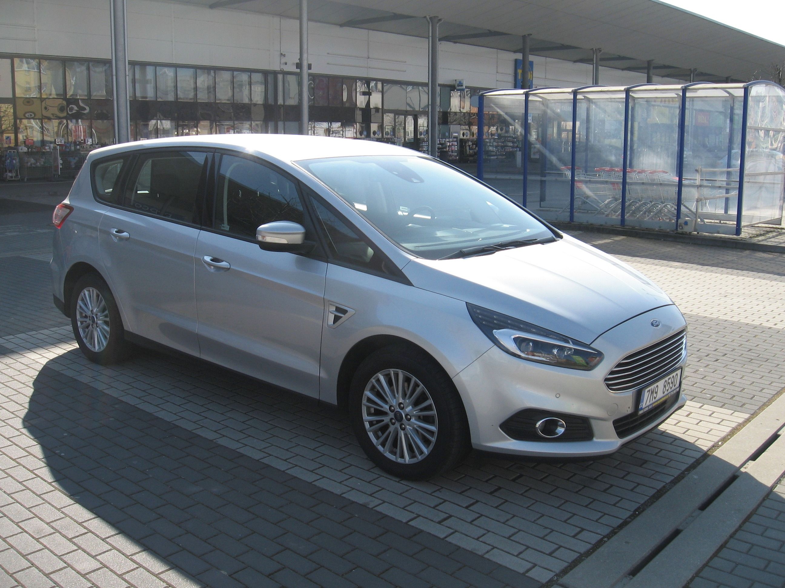 Ford S-MAX, 2,0 TDCi TITANIUM,AT,TZ,LED - fotka 2