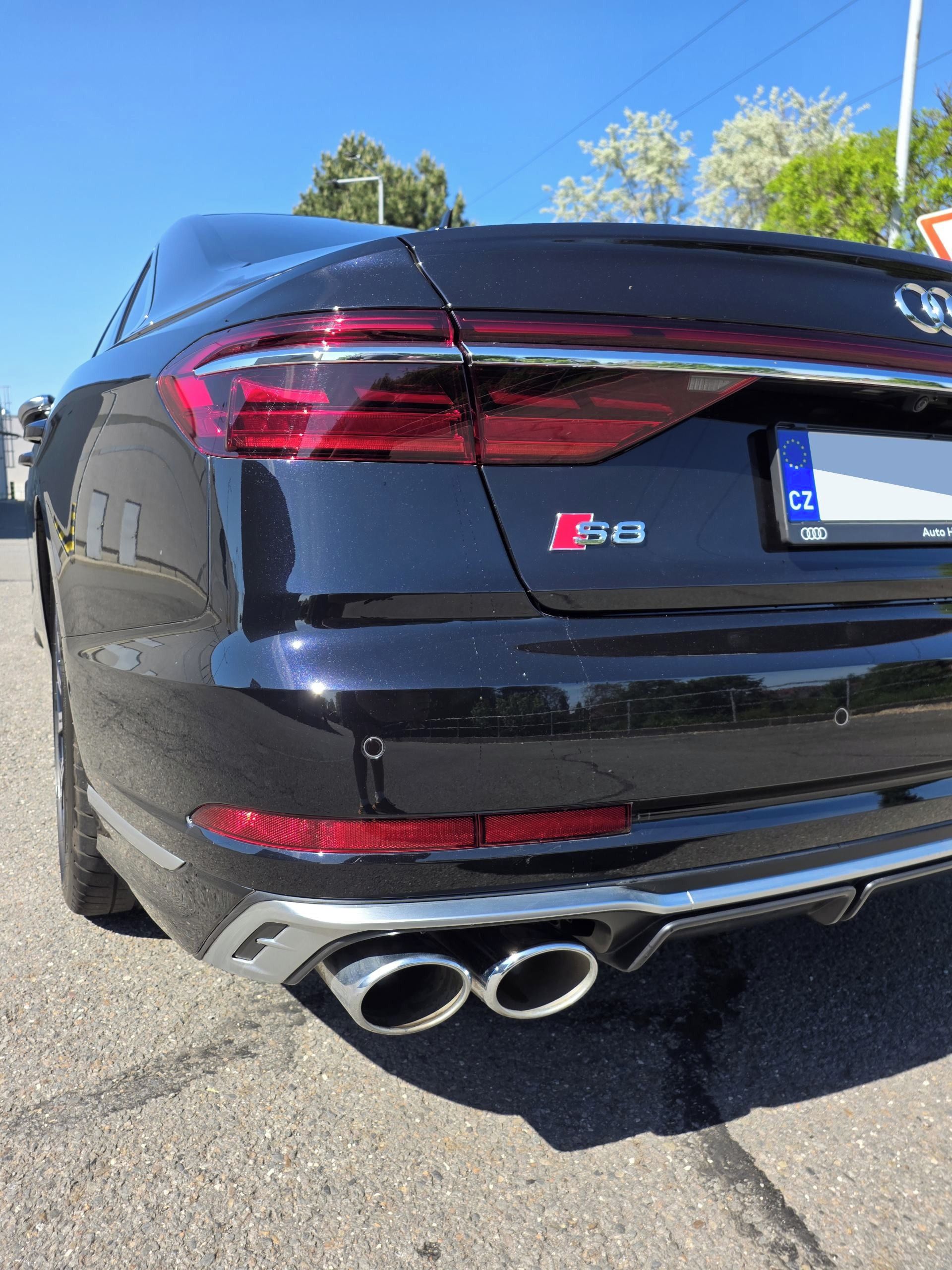 Audi S8, Carbon/B&O/Masáž - fotka 6