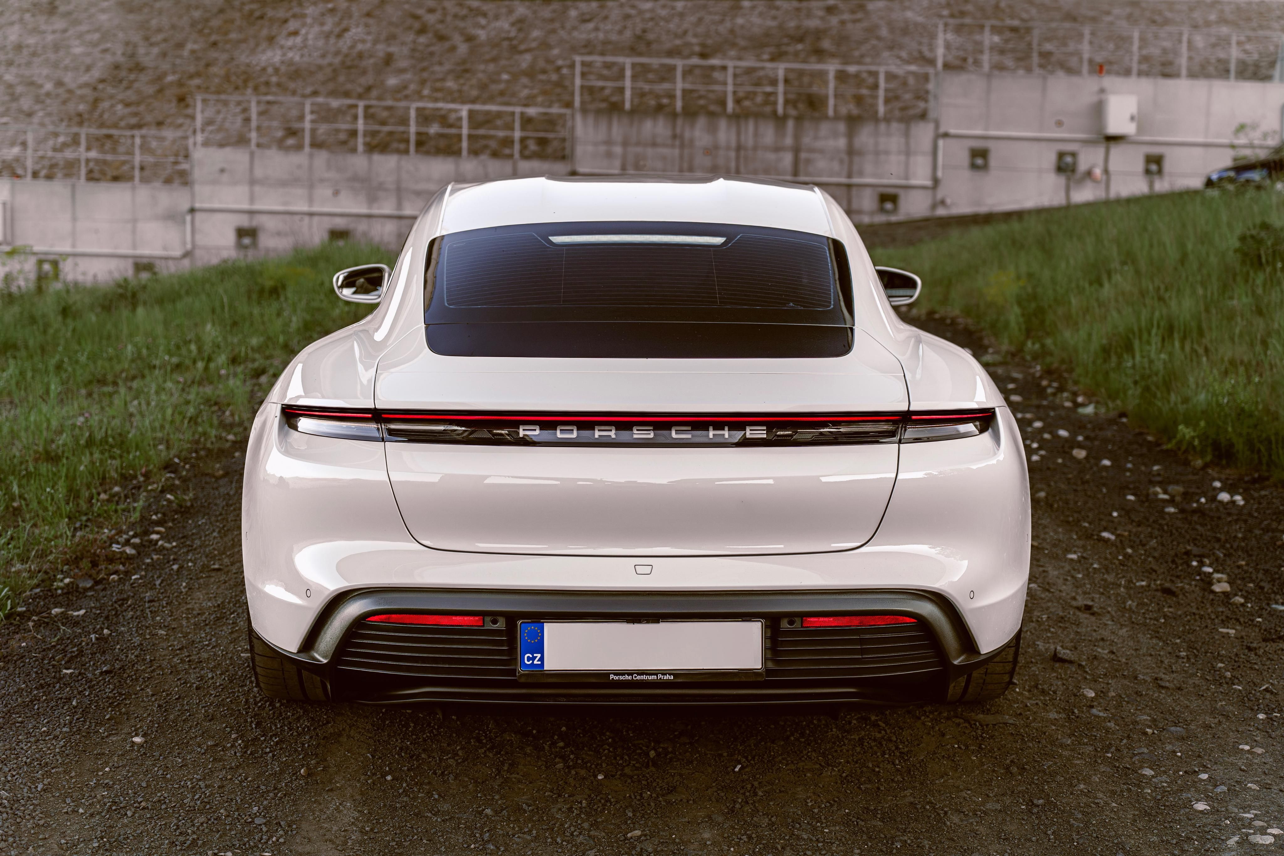 Porsche Taycan, 4S - 5000 KM - VZDUCH, BOSE - fotka 5