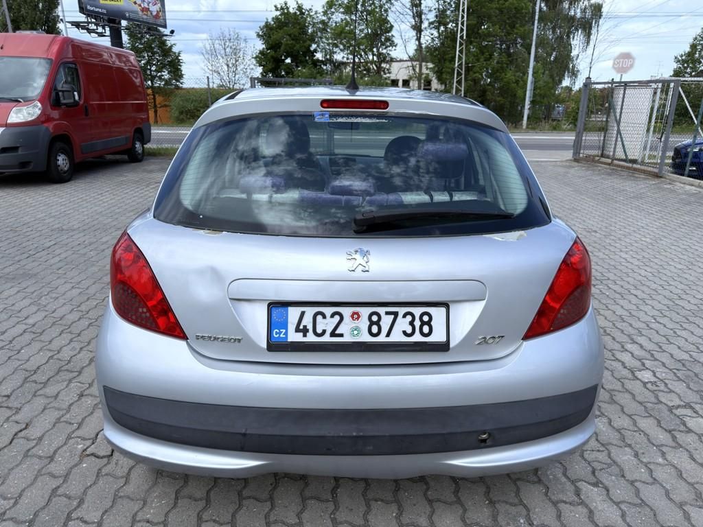 Peugeot 207, 1.4i 54 kW 1. majitel ČR - fotka 4