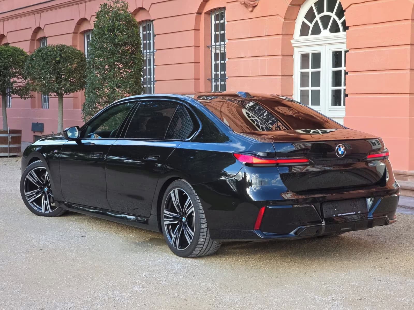 BMW Řada 7, 740 d xDrive M Sport+NEUWERTIG - fotka 2