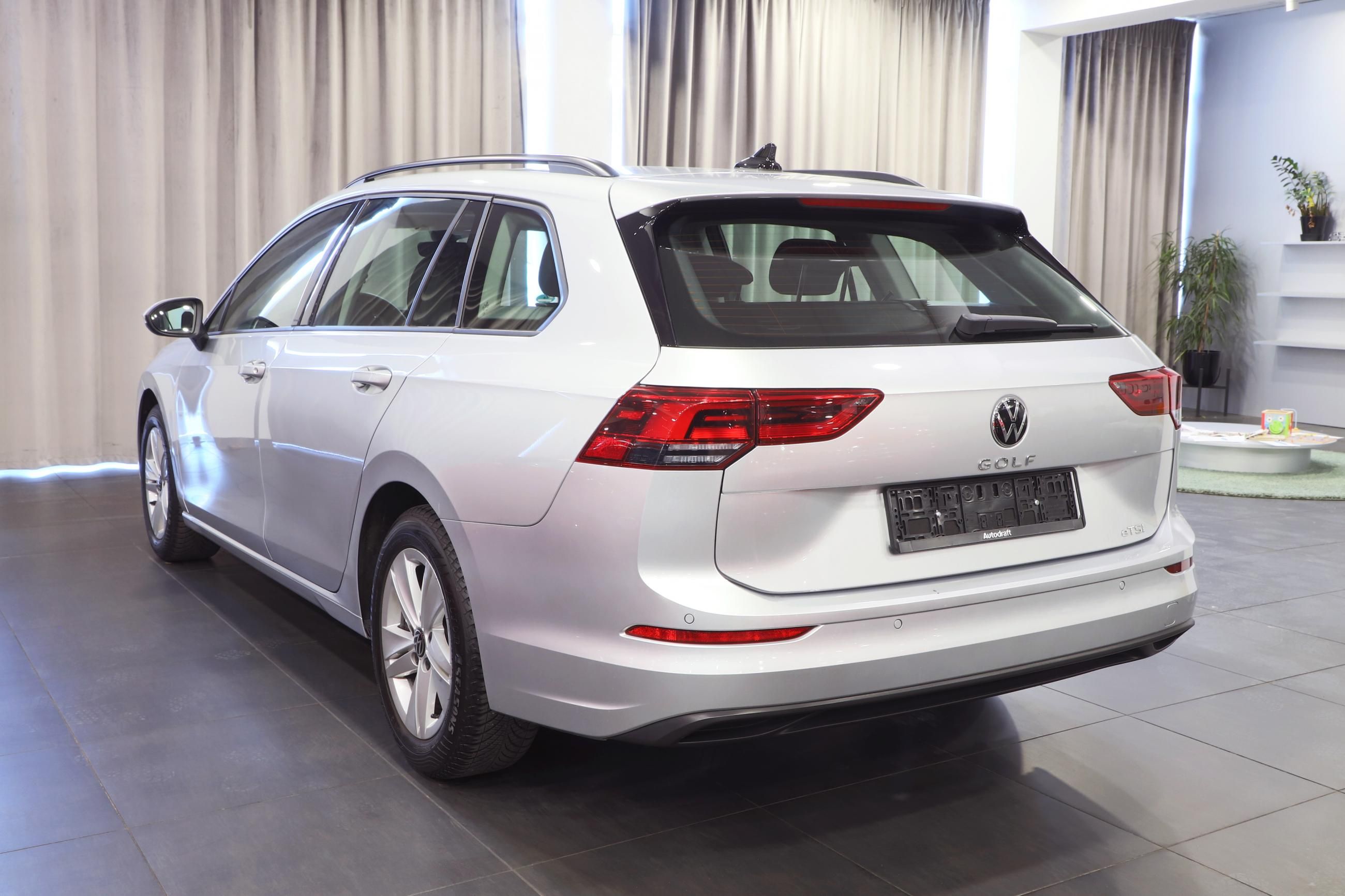 Volkswagen Golf Variant, 1.5 eTSI 110kW DSG / ALU 16'' - fotka 4