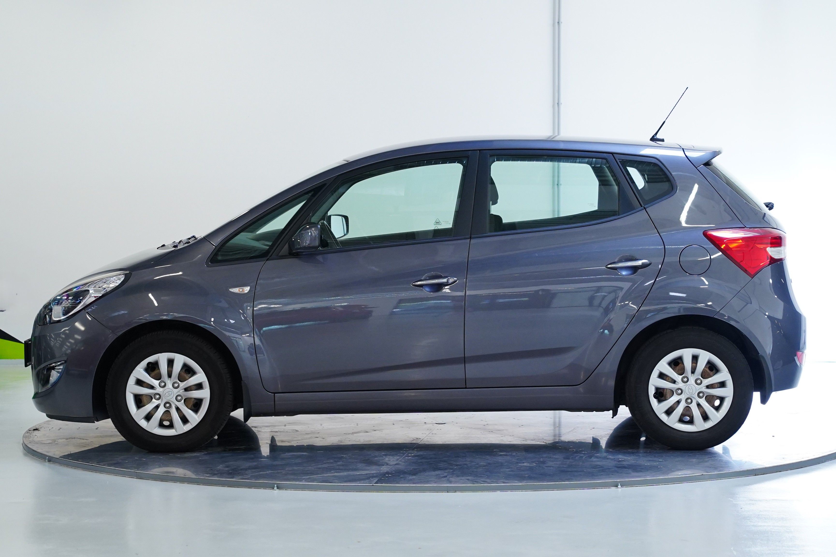 Hyundai ix20, 1.4i 66kw Essential - fotka 3