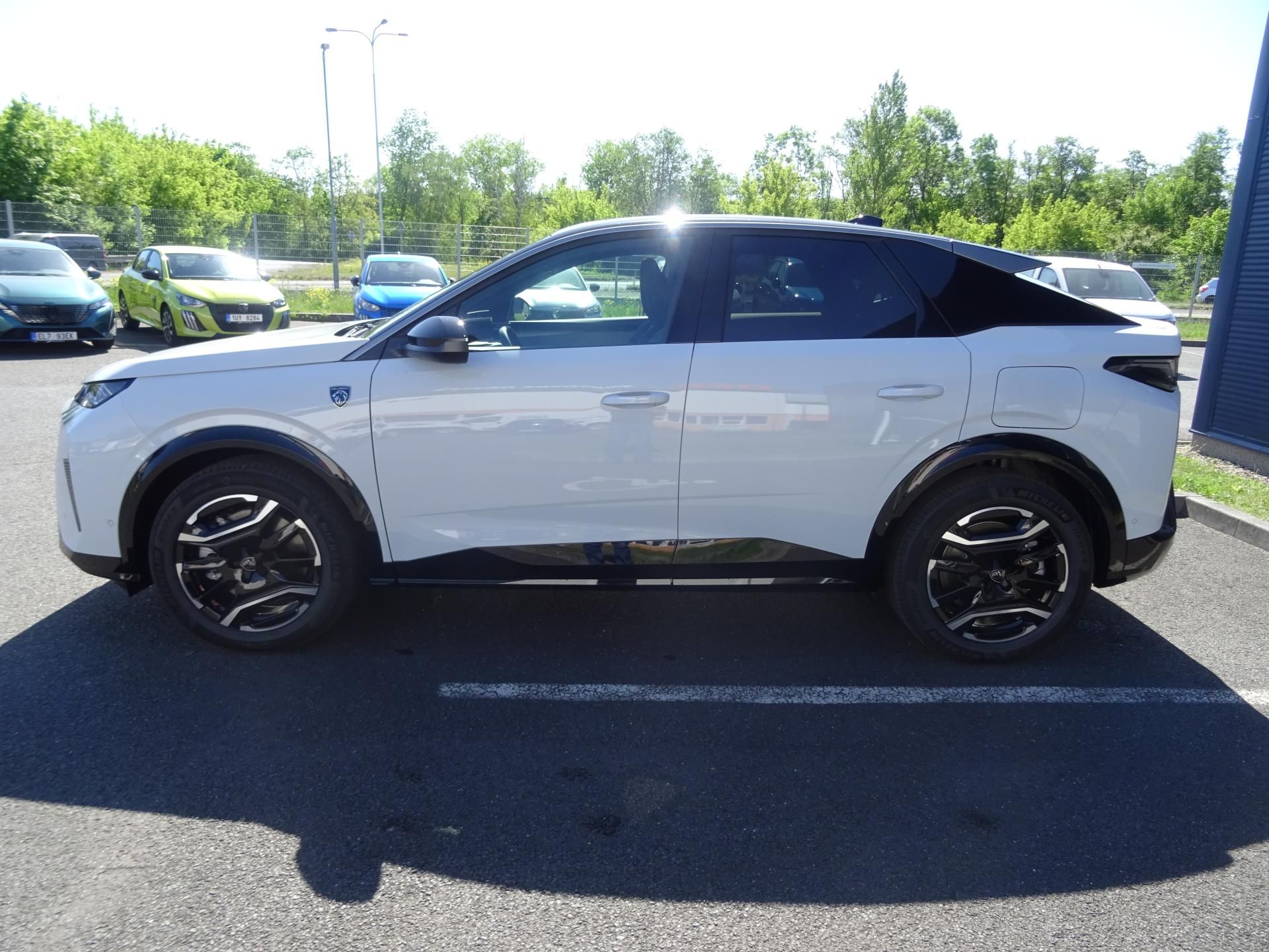 Peugeot 3008, GT Elektromotor 157kW / 210k - fotka 4