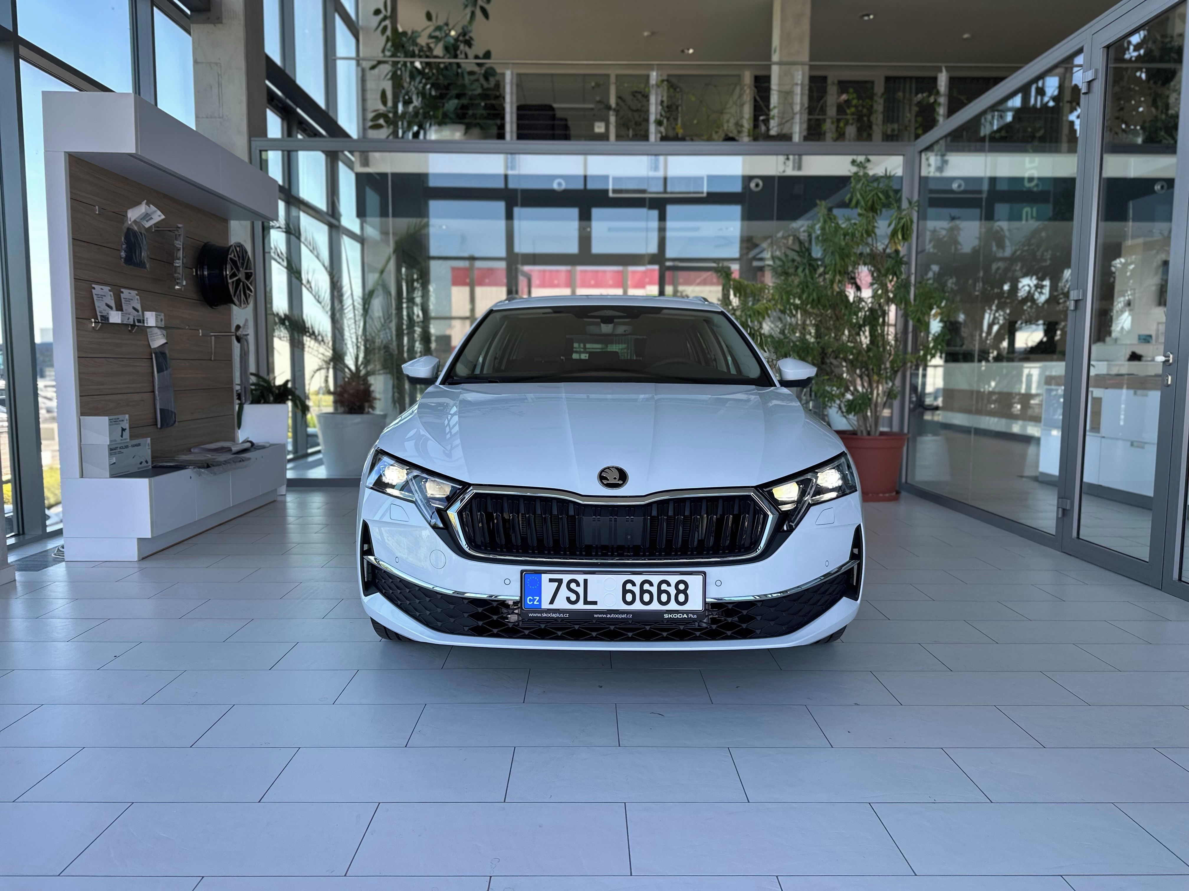 Škoda Octavia, Excl. Select. 2,0 TDI 110 kW - fotka 2