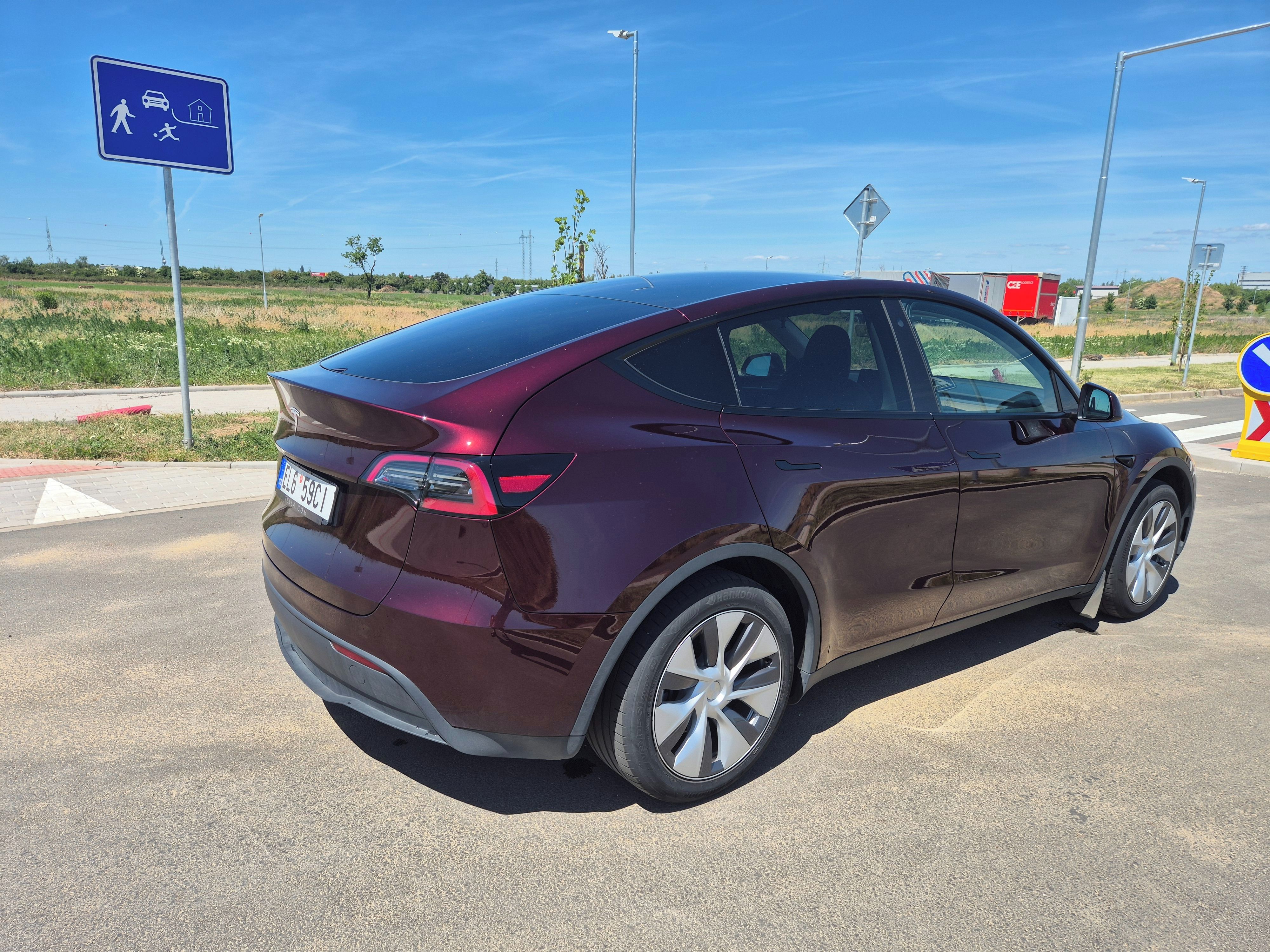 Tesla Model Y, Long Range RWD 79 Kw - fotka 3