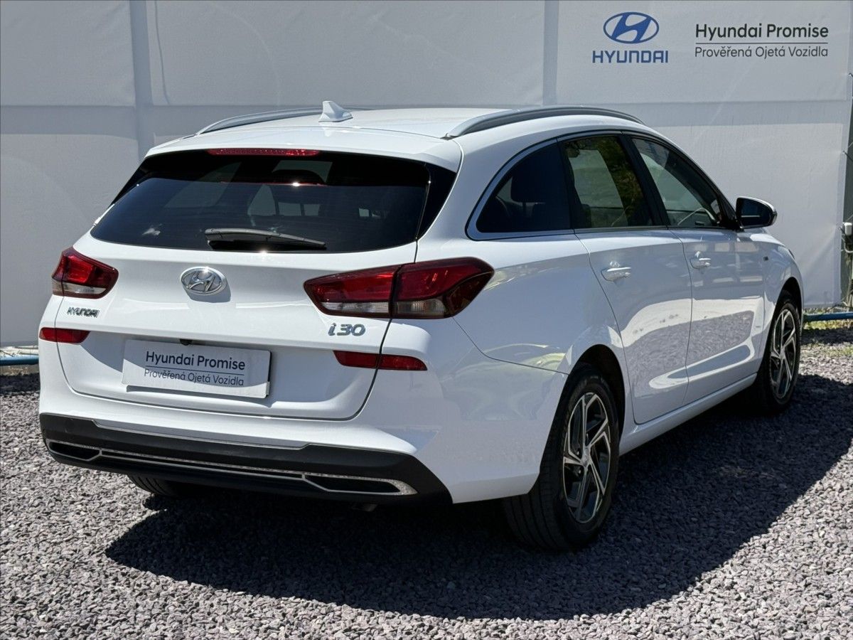 Hyundai i30, 1,5 T-GDI 118kW Family Smart - fotka 2