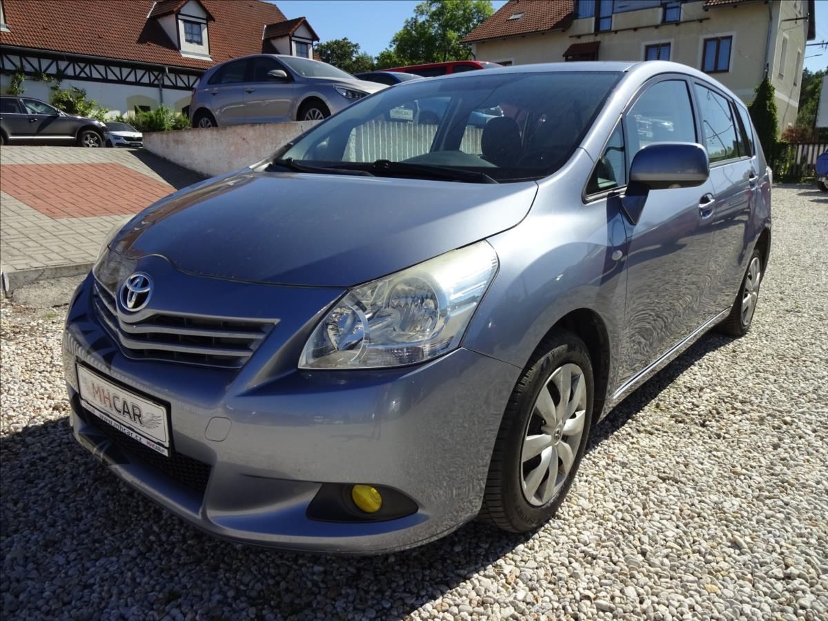 Toyota Verso, 2.0 D-4D 7.MÍST - fotka 3