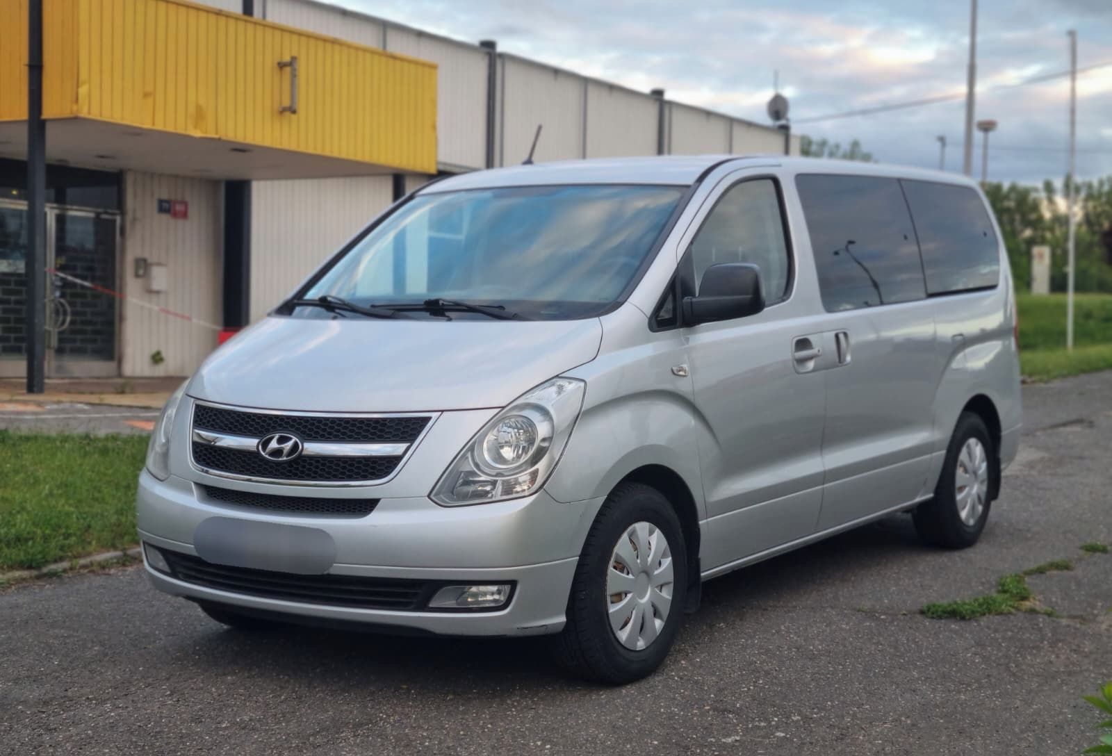 Hyundai H 1, 2.5 CRDi 125 kW 8 míst Klima
