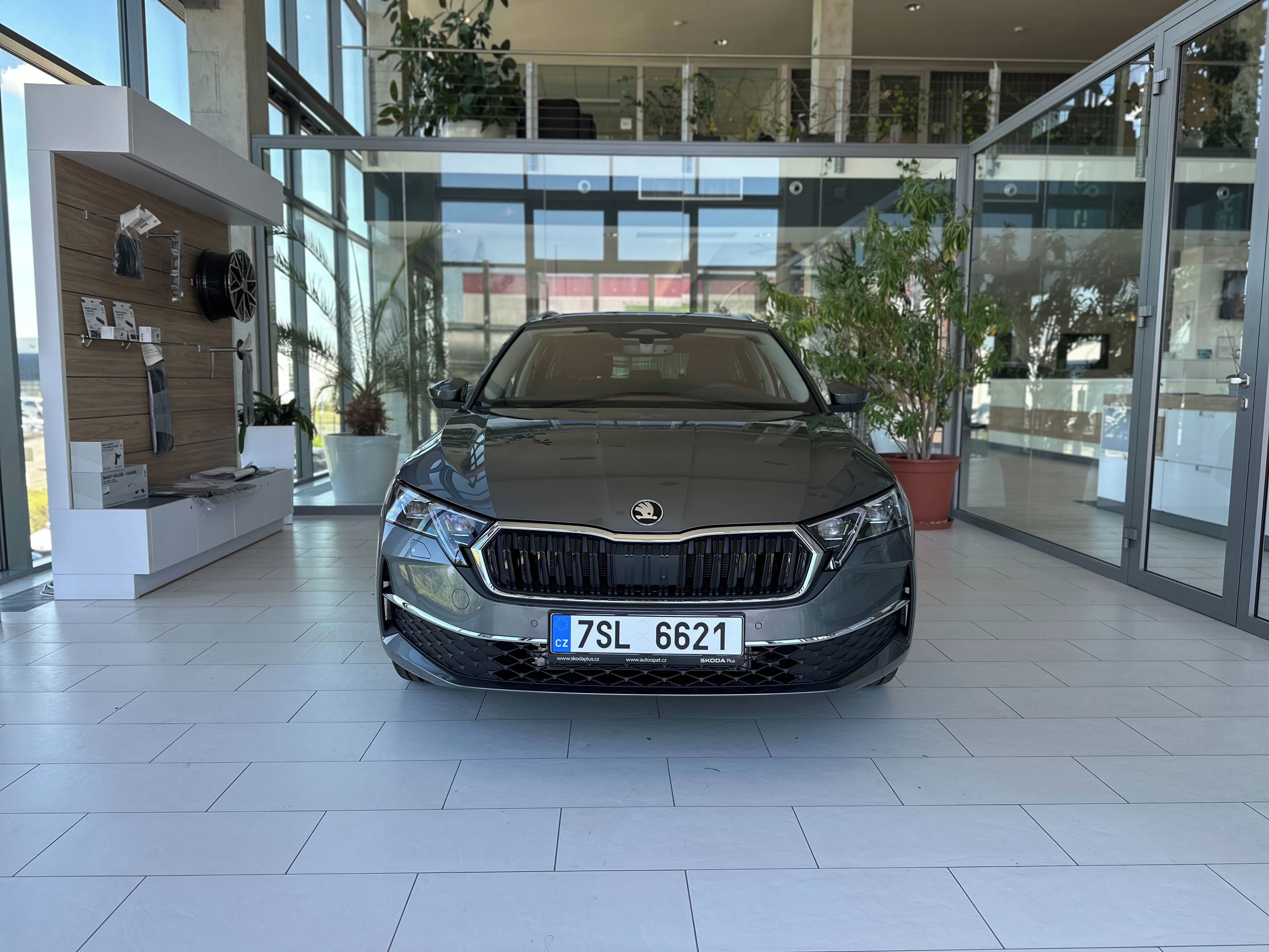 Škoda Octavia, Excl. Selection 2,0 TDI 110 kW - fotka 2