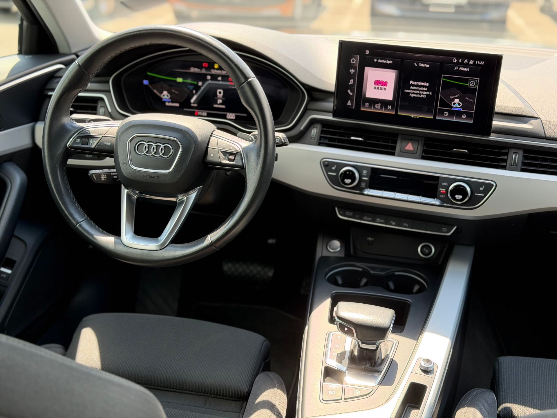 Audi A4 Avant, 40TDi 150kW S-LINE QUATTRO - fotka 5