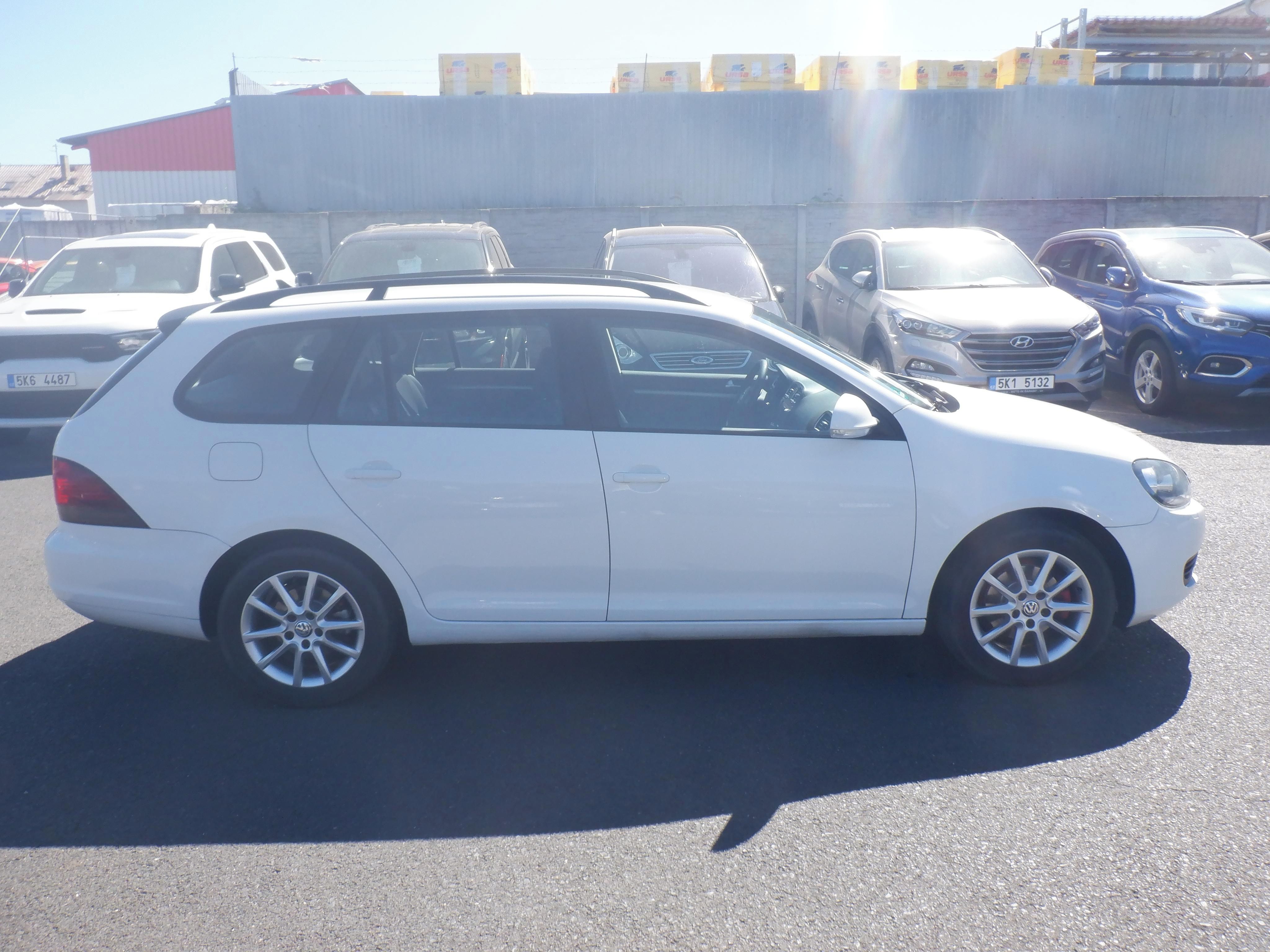 Volkswagen Golf, 1.6 TDI 77kW Trend - fotka 4