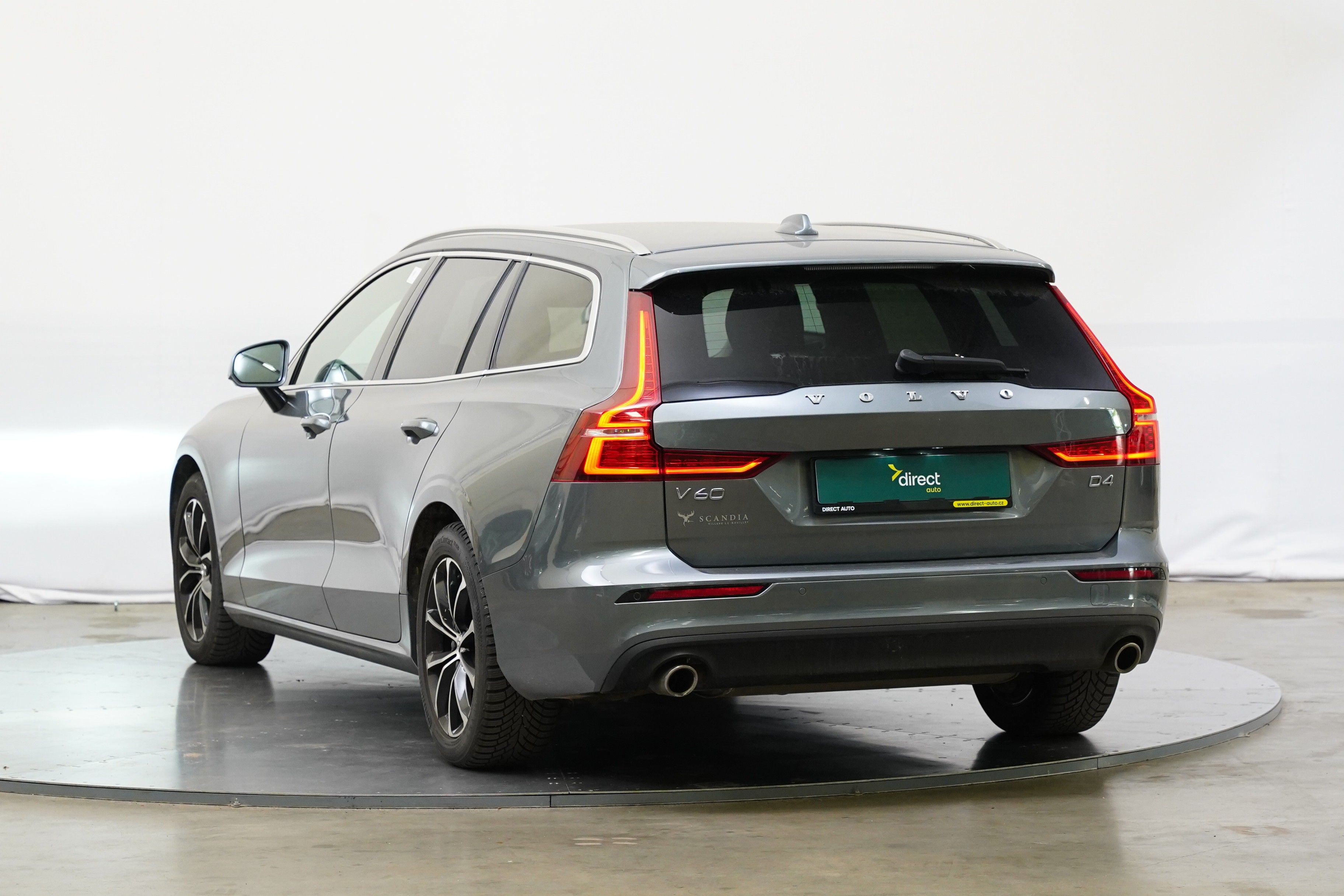 Volvo V60, 2.0 D4 140 kW Momentum - fotka 4