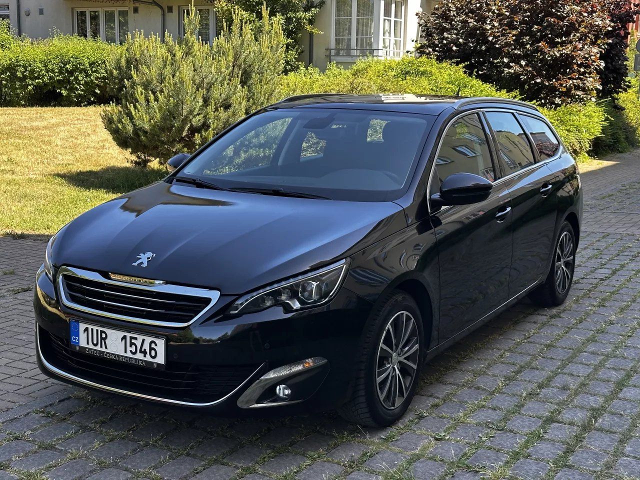 Peugeot 308, 1.2 96kW ALLURE Tažné Panorama