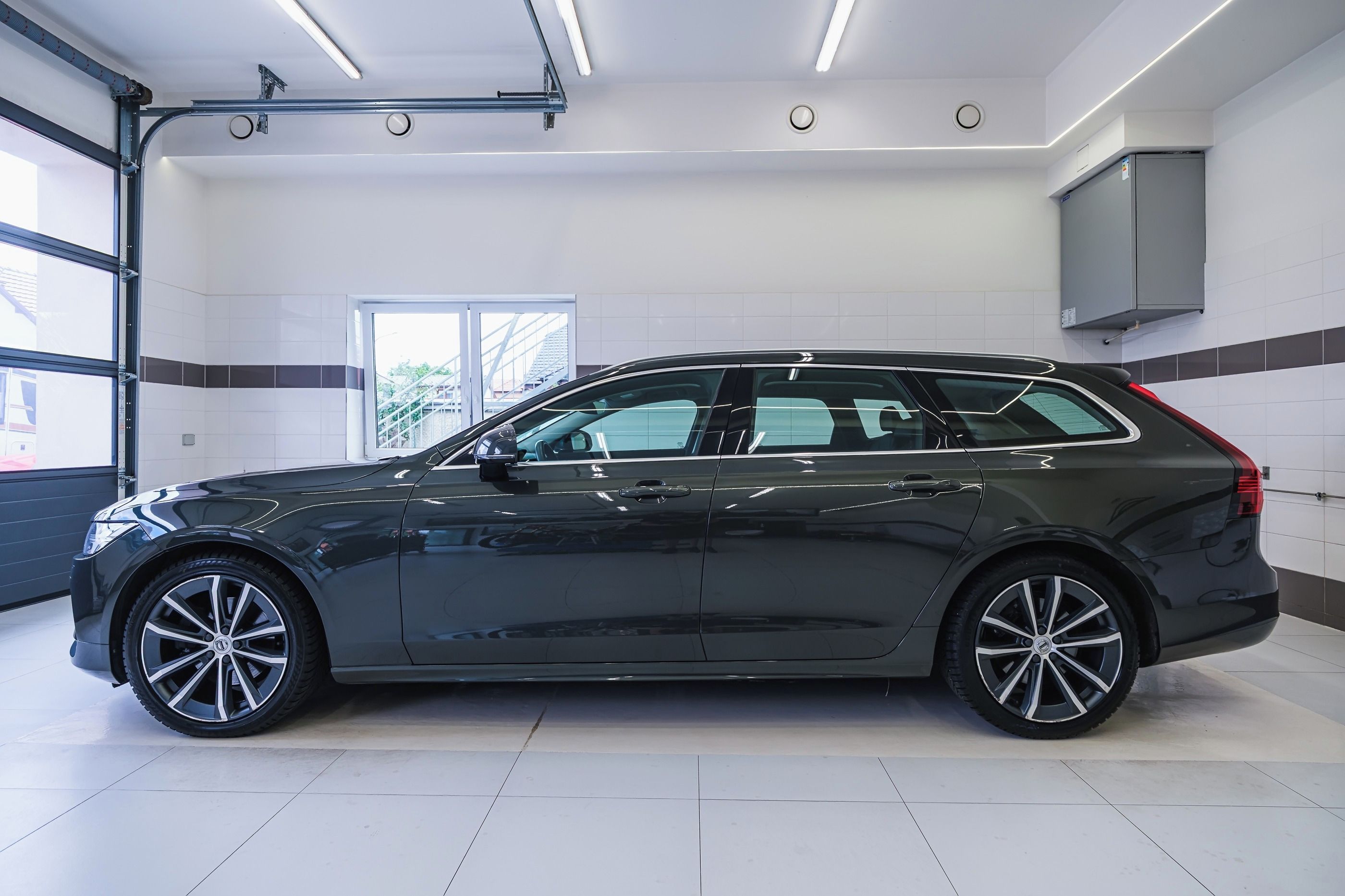 Volvo V90, B4 145kW AT  Momentum Pro - fotka 2
