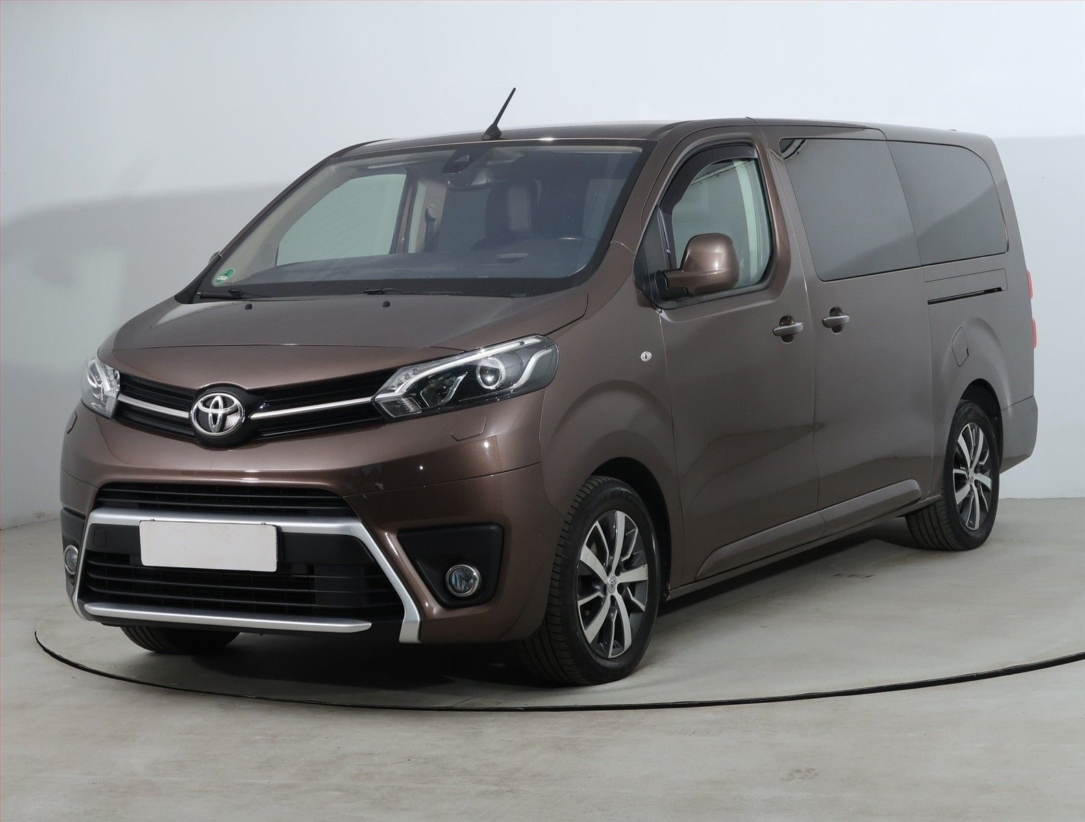 Toyota Proace Verso, 2.0 D-4D, VIP, 6 míst, L2 - fotka 2