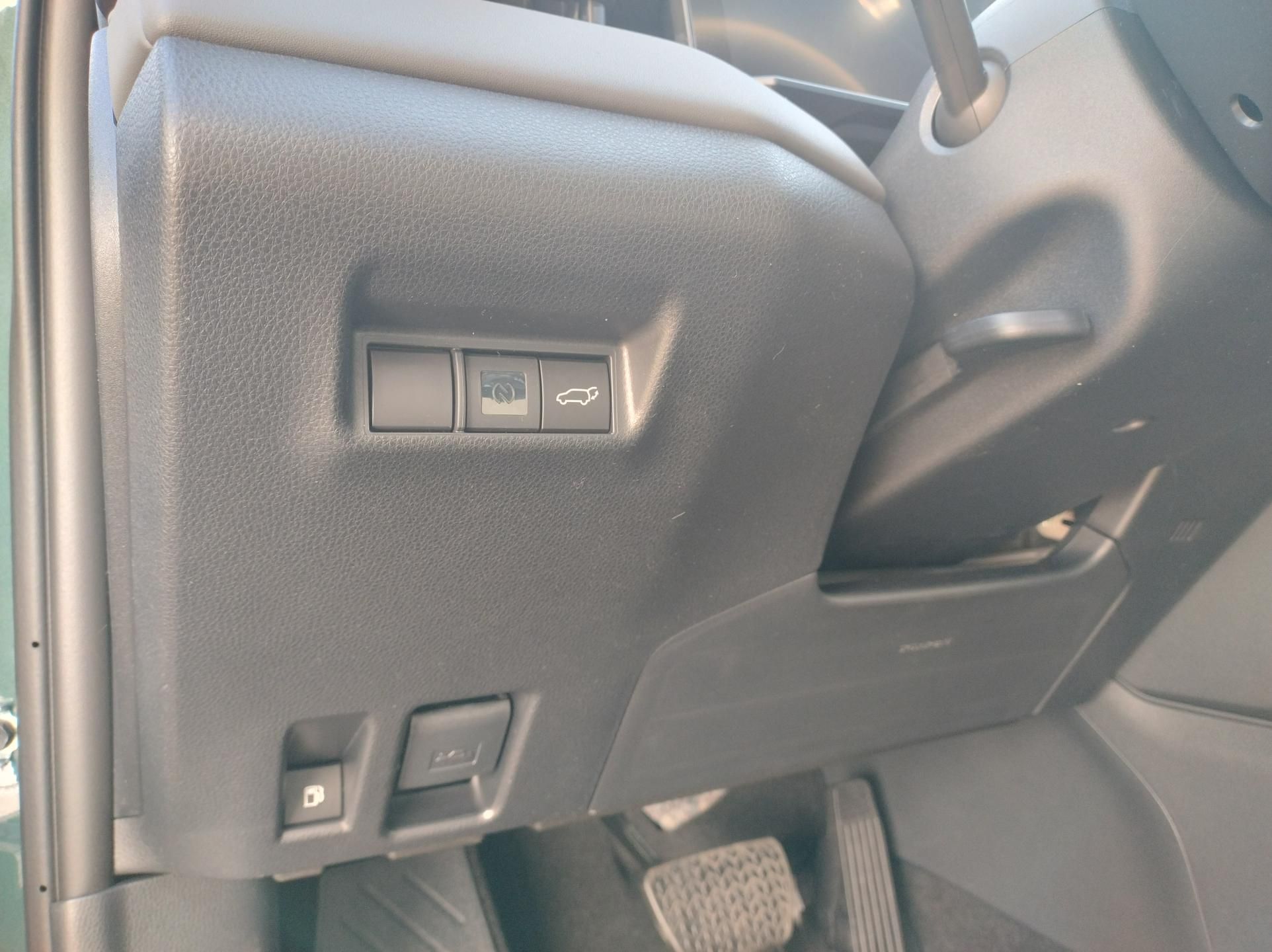 Toyota Rav4, 2.5 FHEV 4X4 Comfort Business - fotka 5
