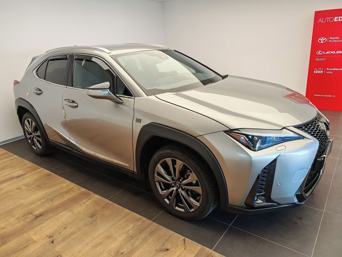 Lexus UX 250h, 250h 2WD F Sport Design - fotka 3