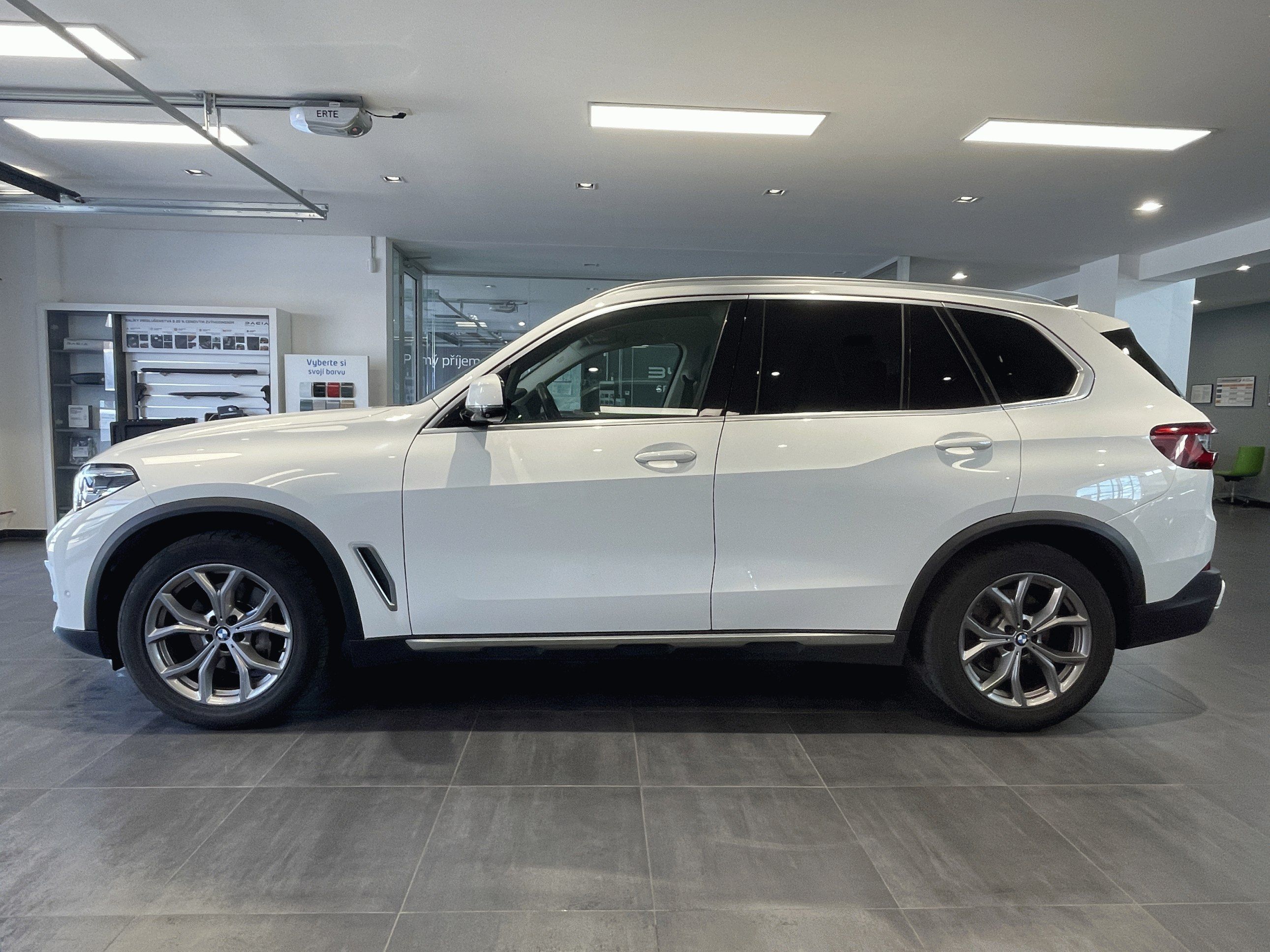 BMW X5, xDrive 40i AT 340k - fotka 2