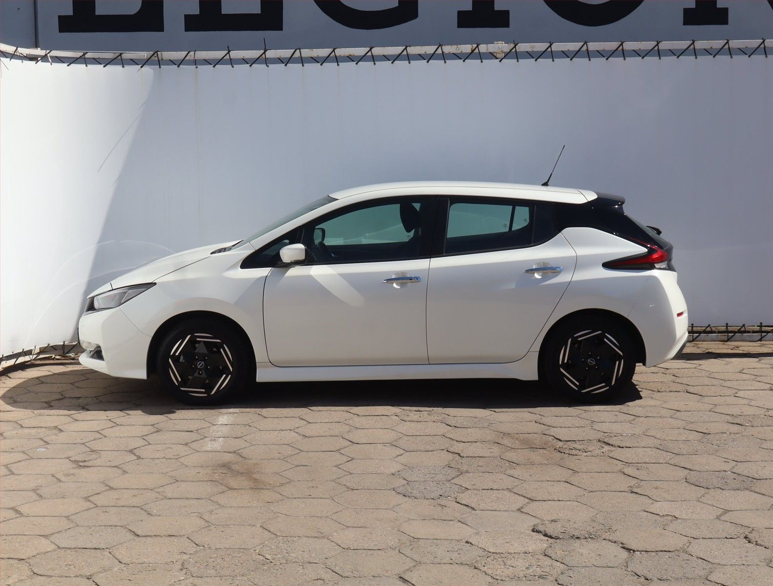 Nissan LEAF, 40 kWh, SoH 93%, Automat - fotka 3