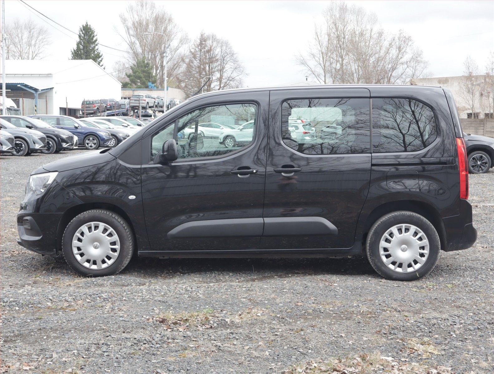 Opel Combo, 1.2 Turbo, Edition, 7Míst - fotka 3