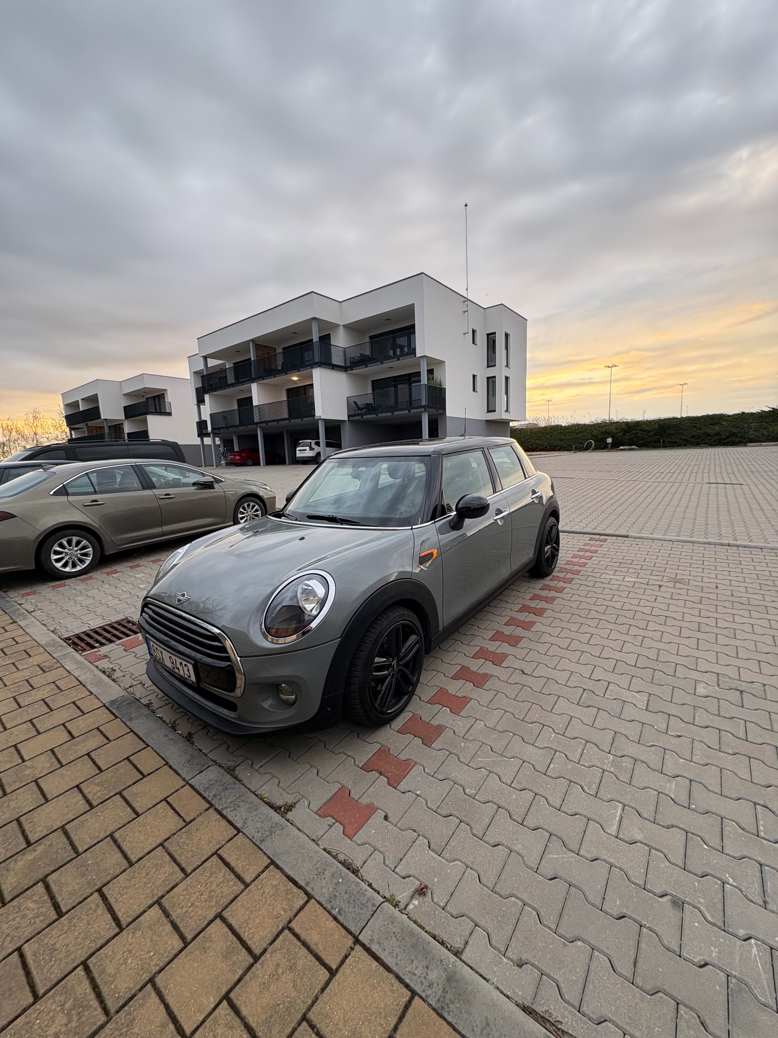 Mini Cooper, jako "nový" - nájezd 60 tis - fotka 3