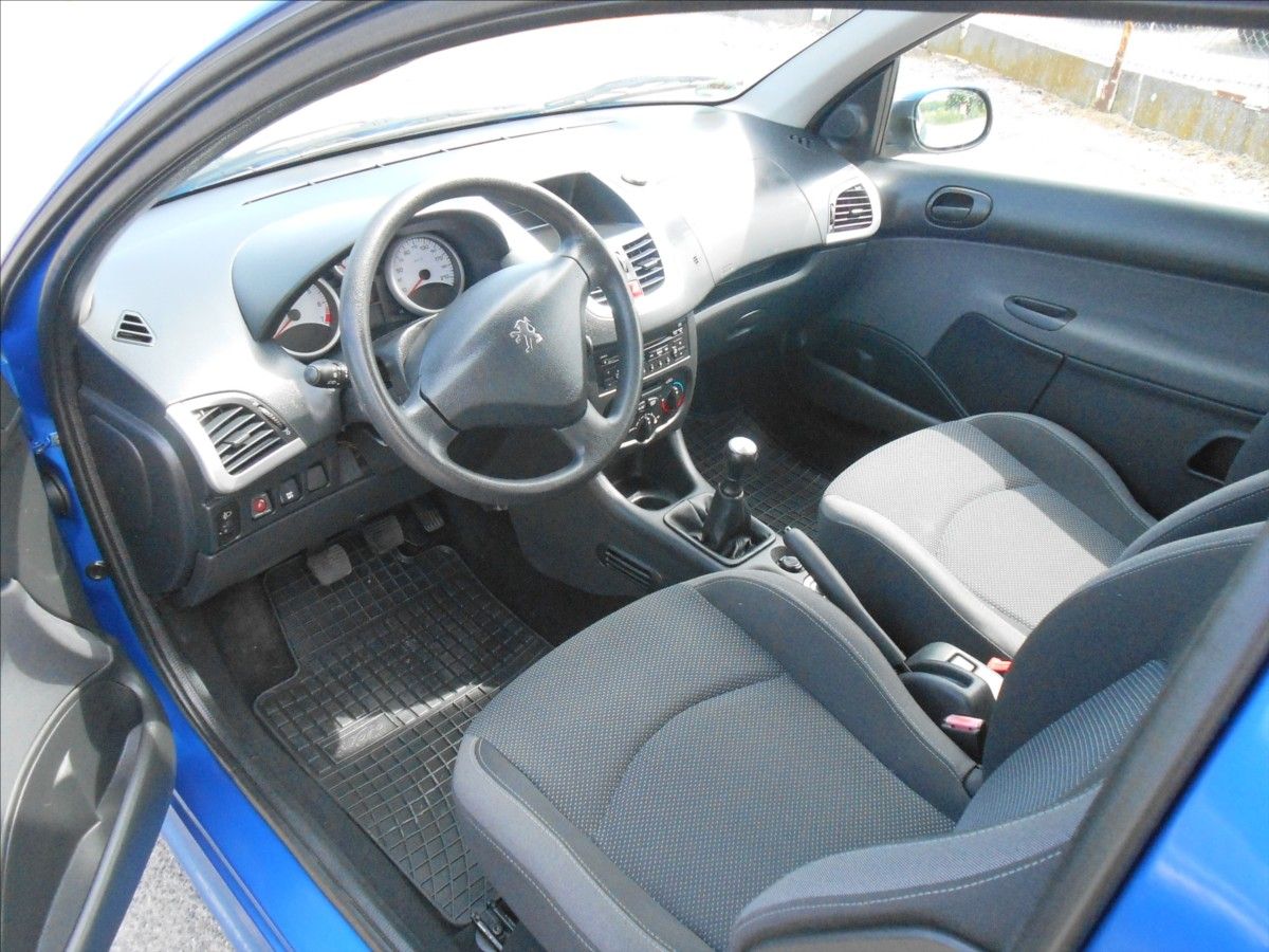 Peugeot 206, 1,4 55 kW PLUS KLIMA SERVISKSA - fotka 5