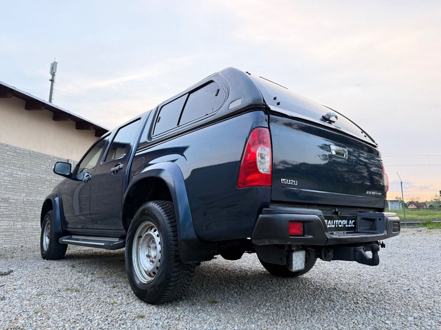 Isuzu D-Max, 2.5 TD 100KW LS 4x4 HardTop - fotka 5