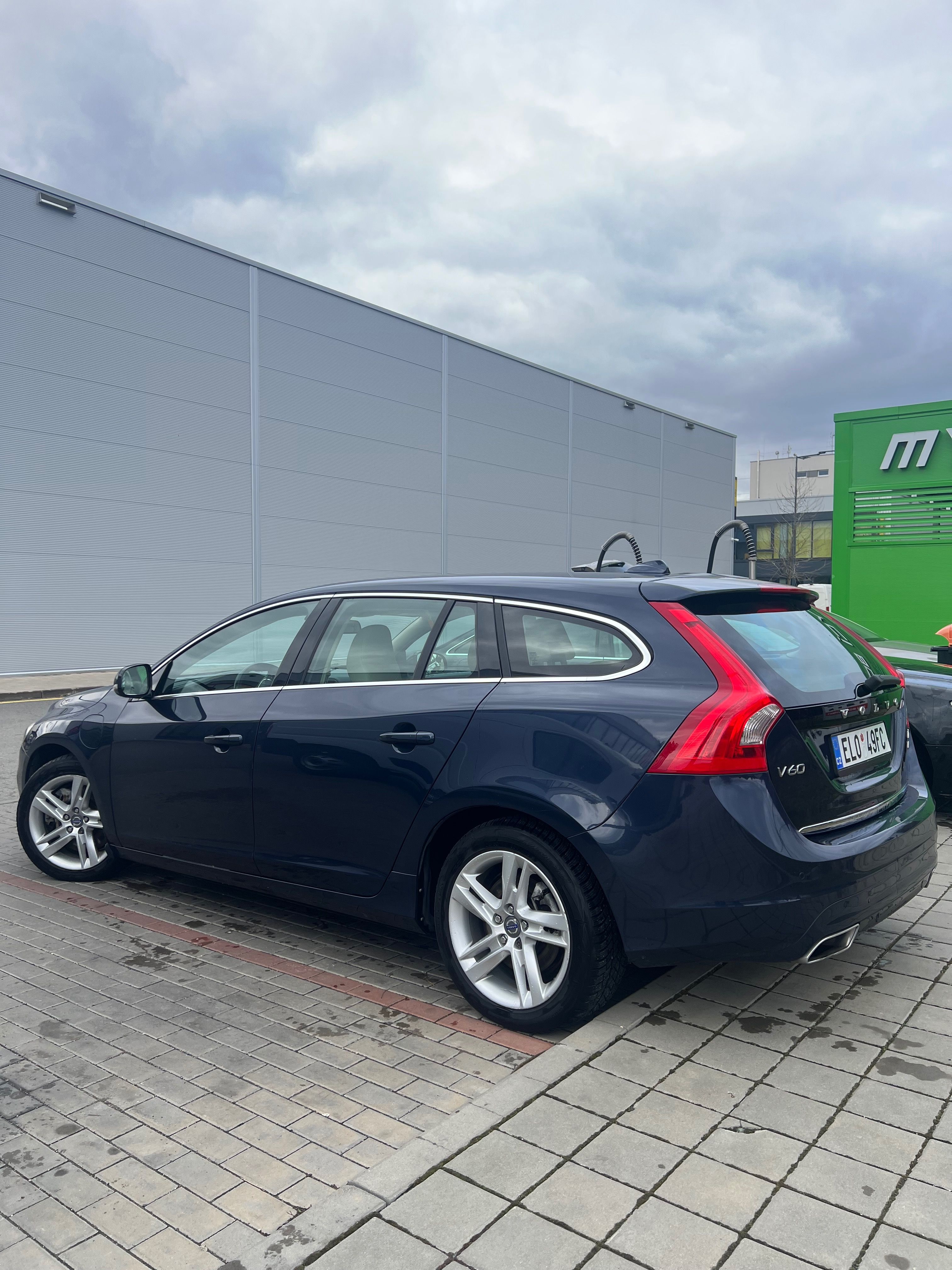 Volvo V60, 2.4 plug in hybrid - fotka 4