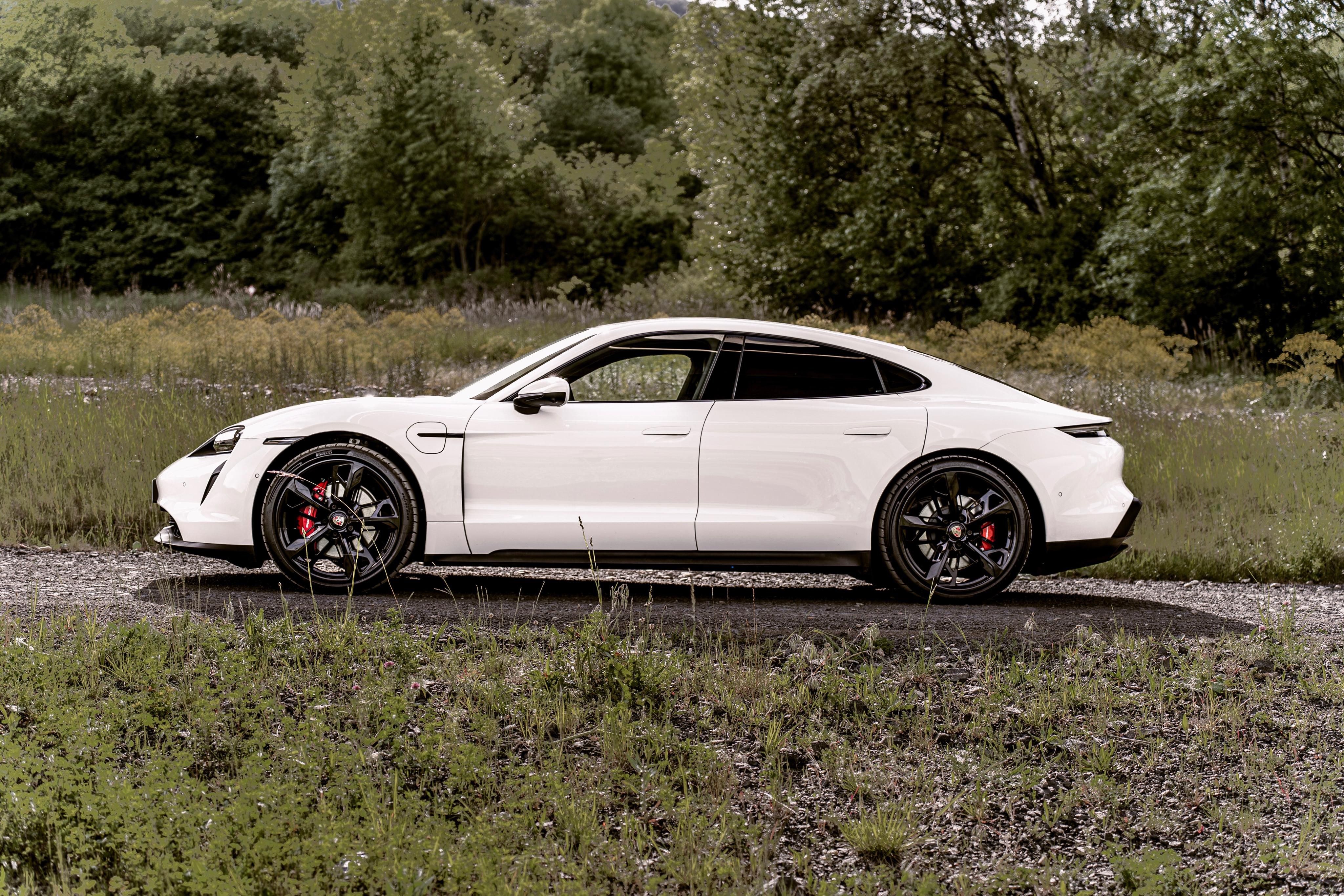 Porsche Taycan, 4S - 5000 KM - VZDUCH, BOSE - fotka 3