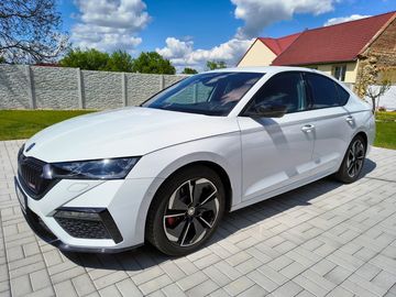RS 2.0TSI, 1.majitel,17 700km!