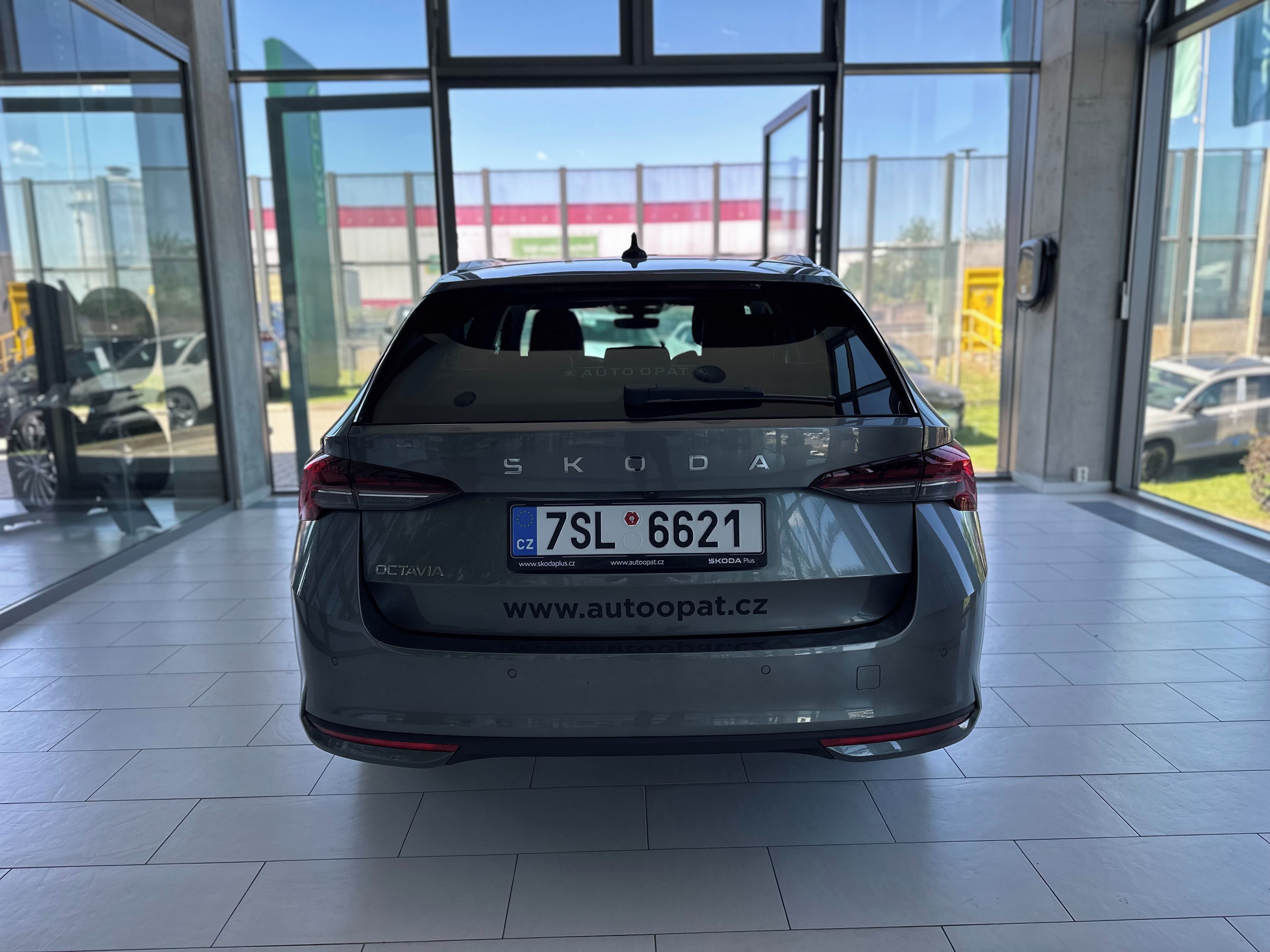 Škoda Octavia, Excl. Selection 2,0 TDI 110 kW - fotka 6