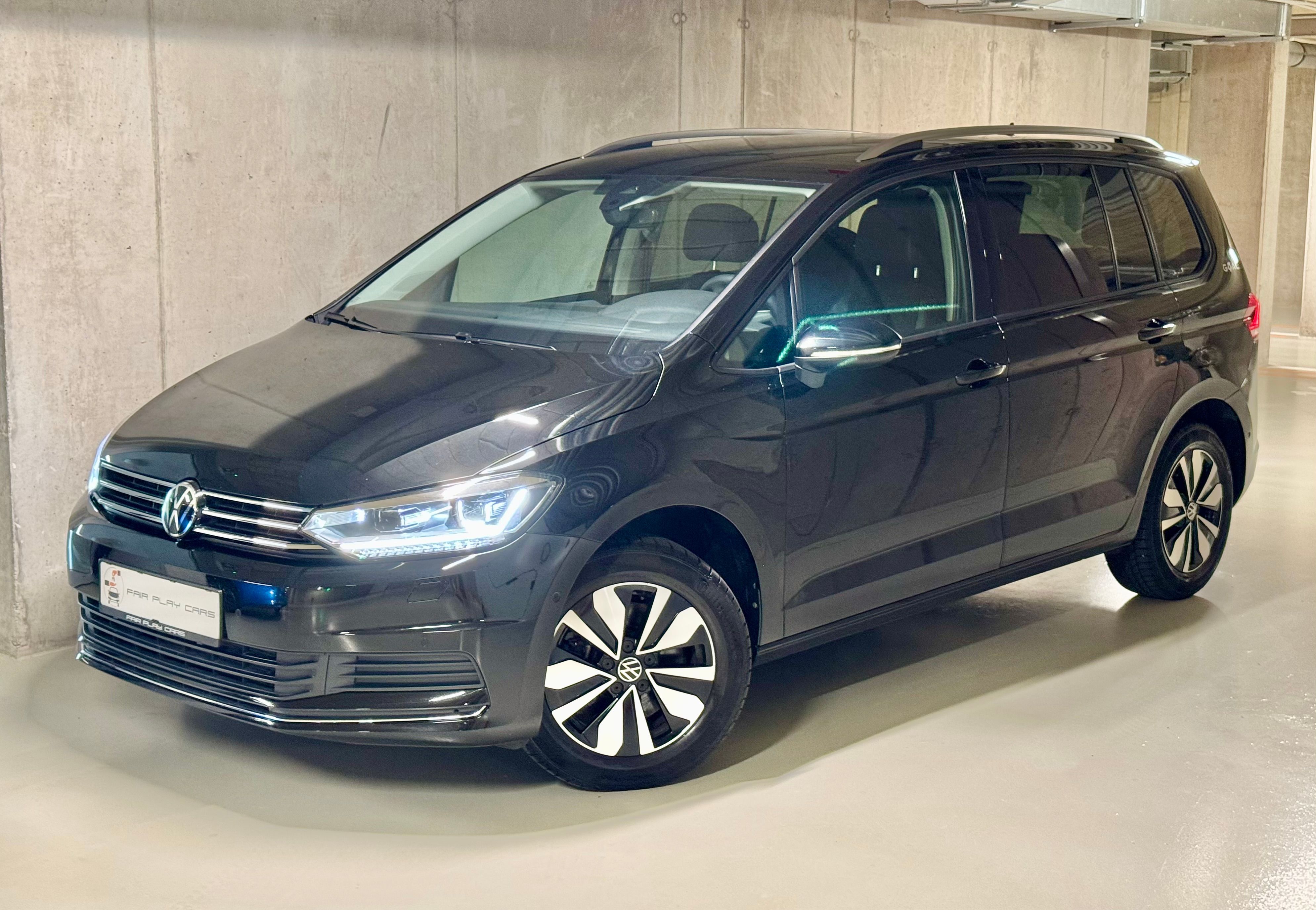 Volkswagen Touran, 1.5 TSI - 7 MÍST/TAŽNÉ/MATRIX - fotka 4