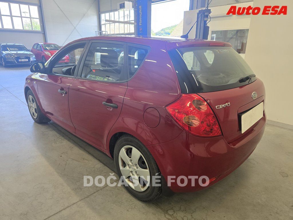 Kia Cee´d, 1.4i,ČR - fotka 2