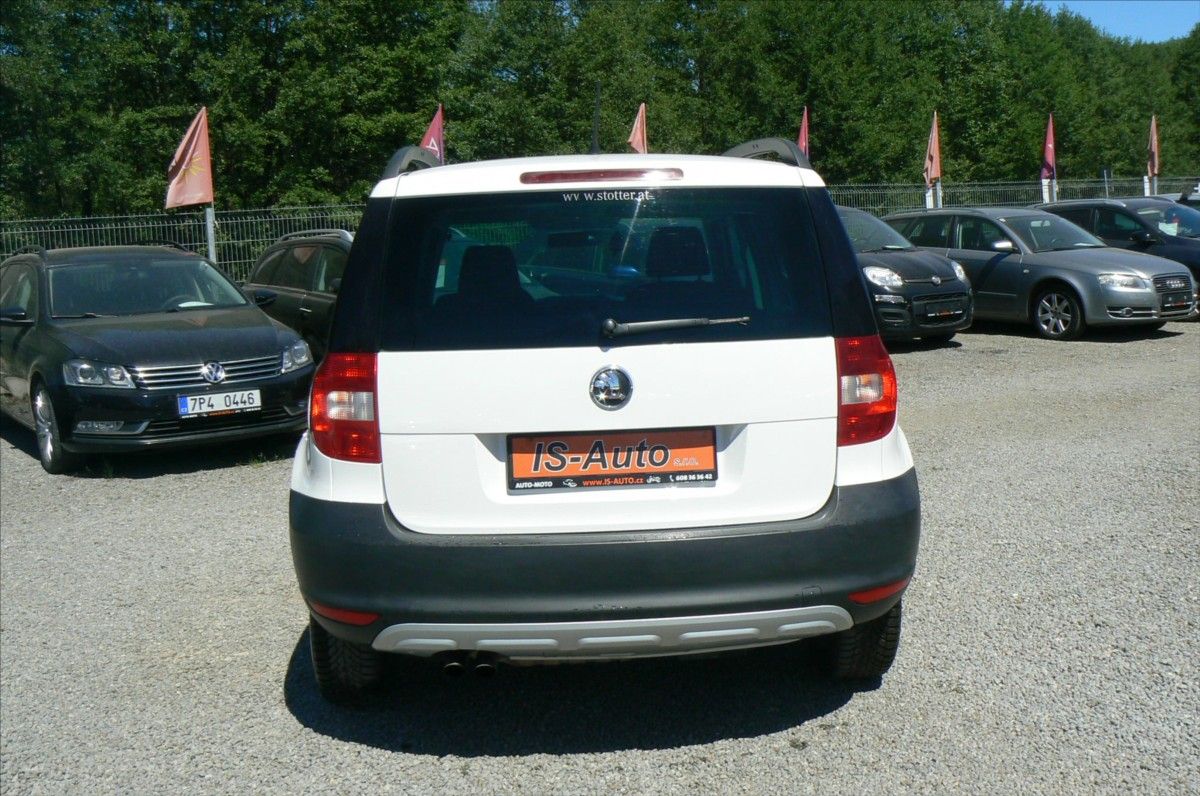 Škoda Yeti, 2,0 Active  TDi -4x4 - fotka 6