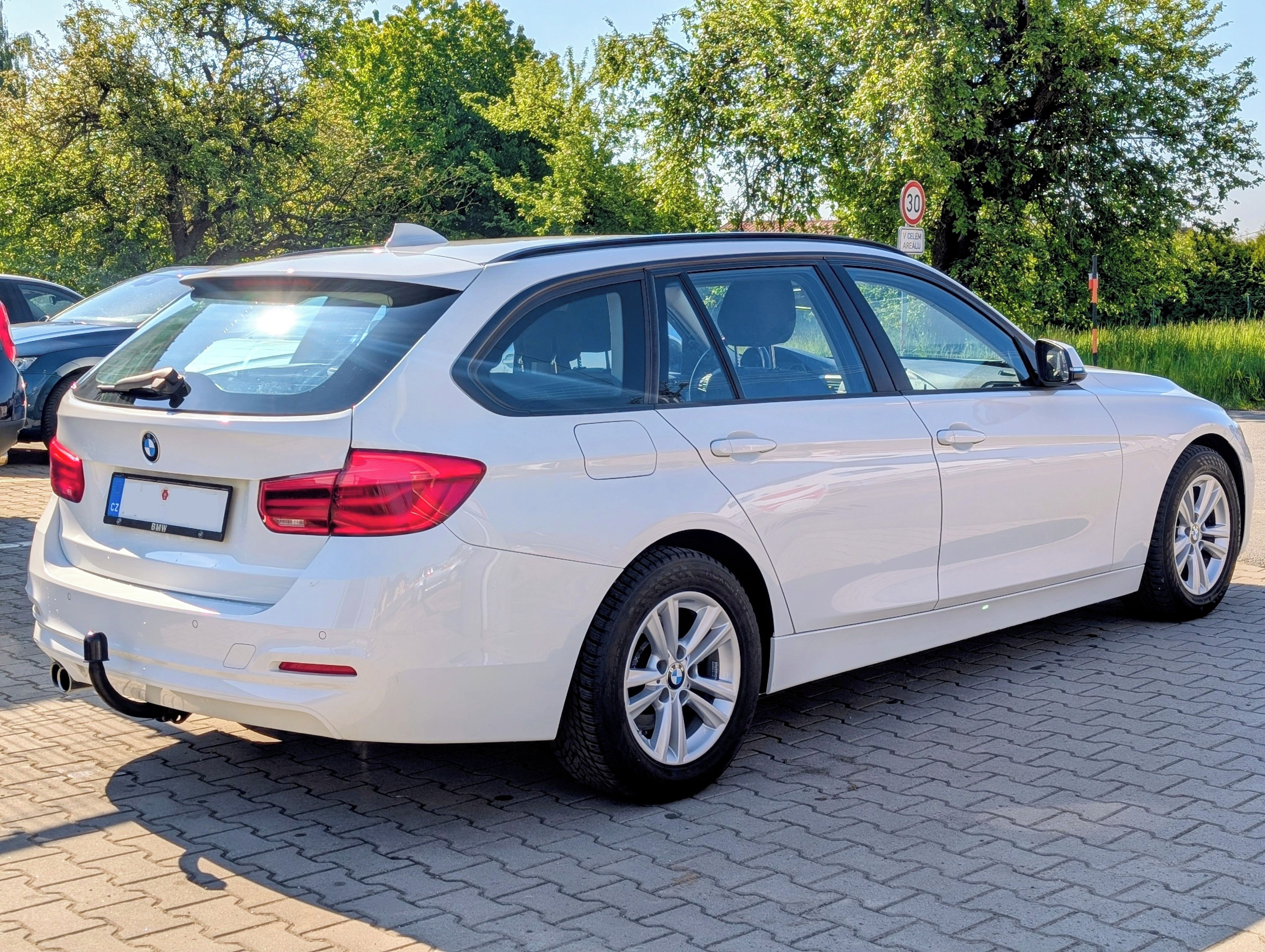BMW Řada 3, 320i 135kW COMBI AUTOMAT 2019 - fotka 3