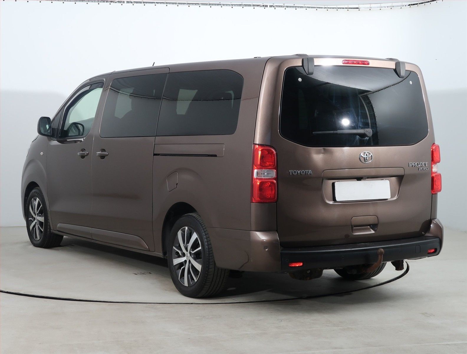 Toyota Proace Verso, 2.0 D-4D, VIP, 6 míst, L2 - fotka 4