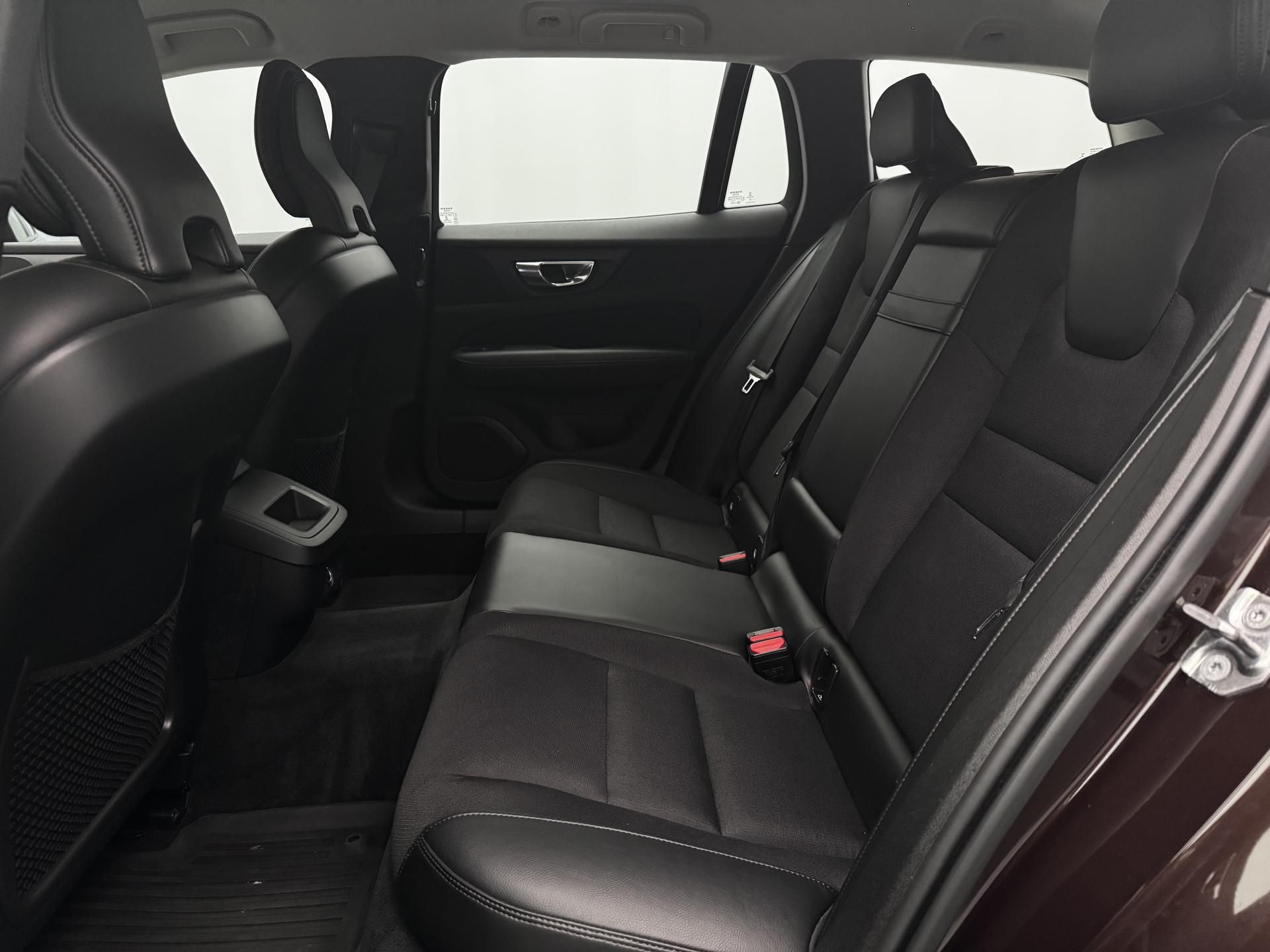 Volvo V60, CC D4 AWD MOMENTUM POLESTAR - fotka 6