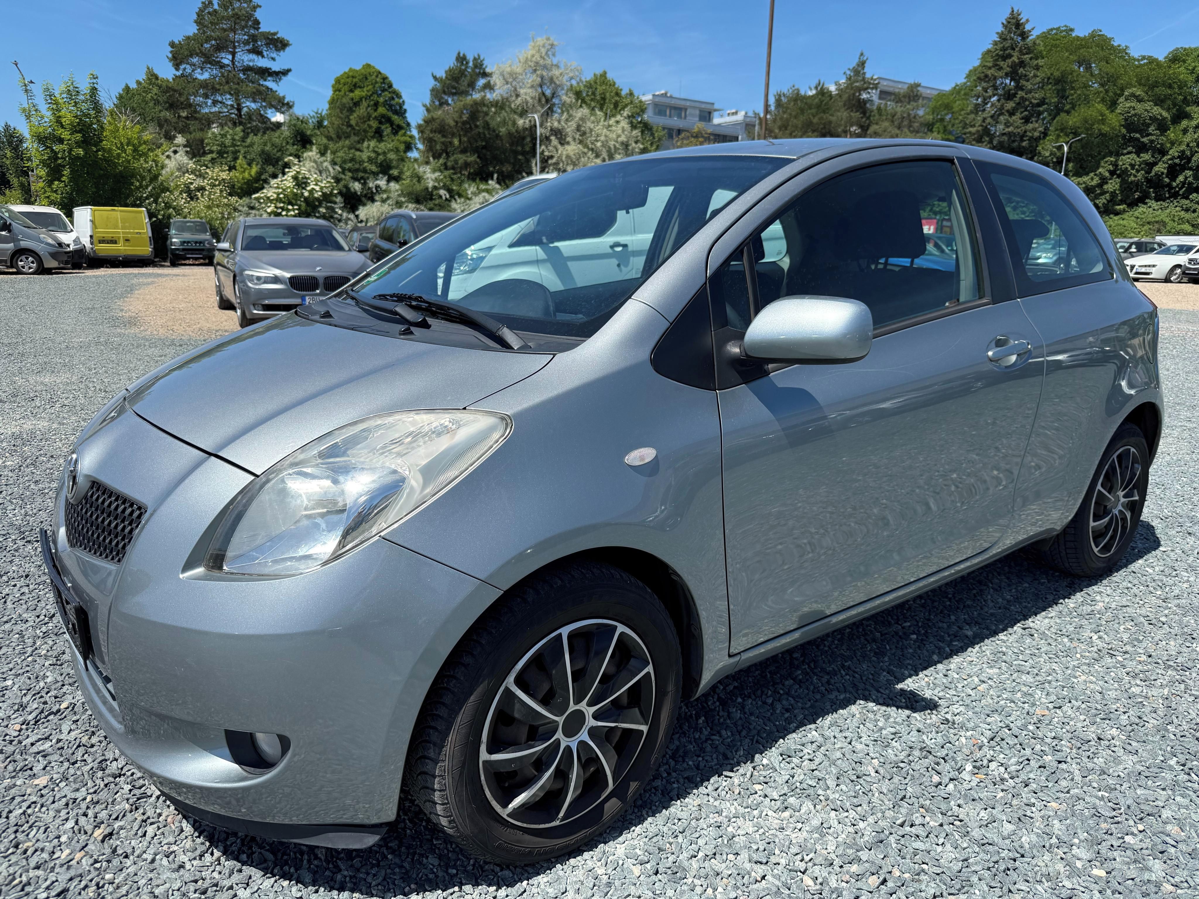 Toyota Yaris, 1.3 VVT-I 64Kw Automat - fotka 2