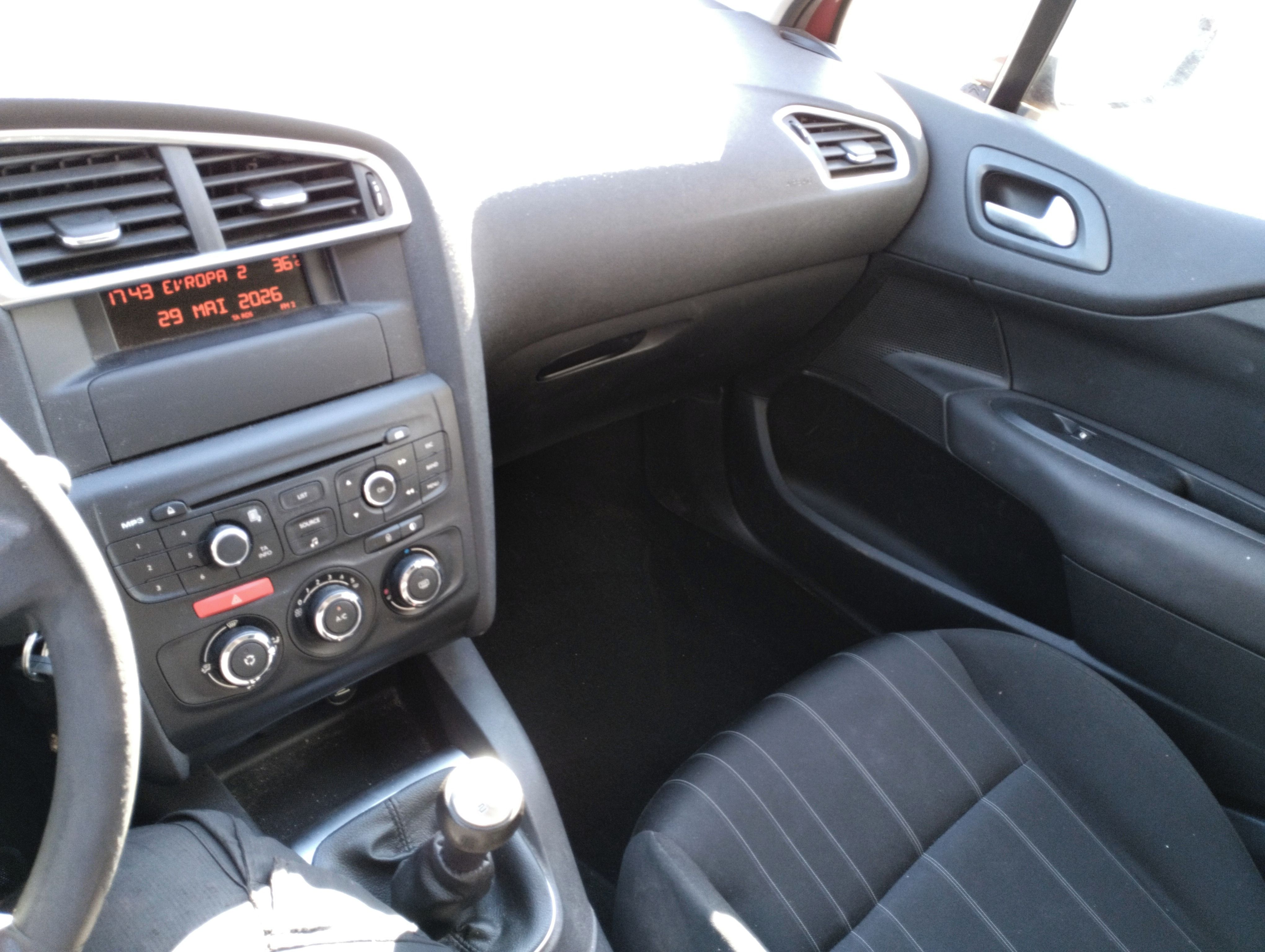 Citroën C4, 1.4 BENZÍN 140 TKM - fotka 5
