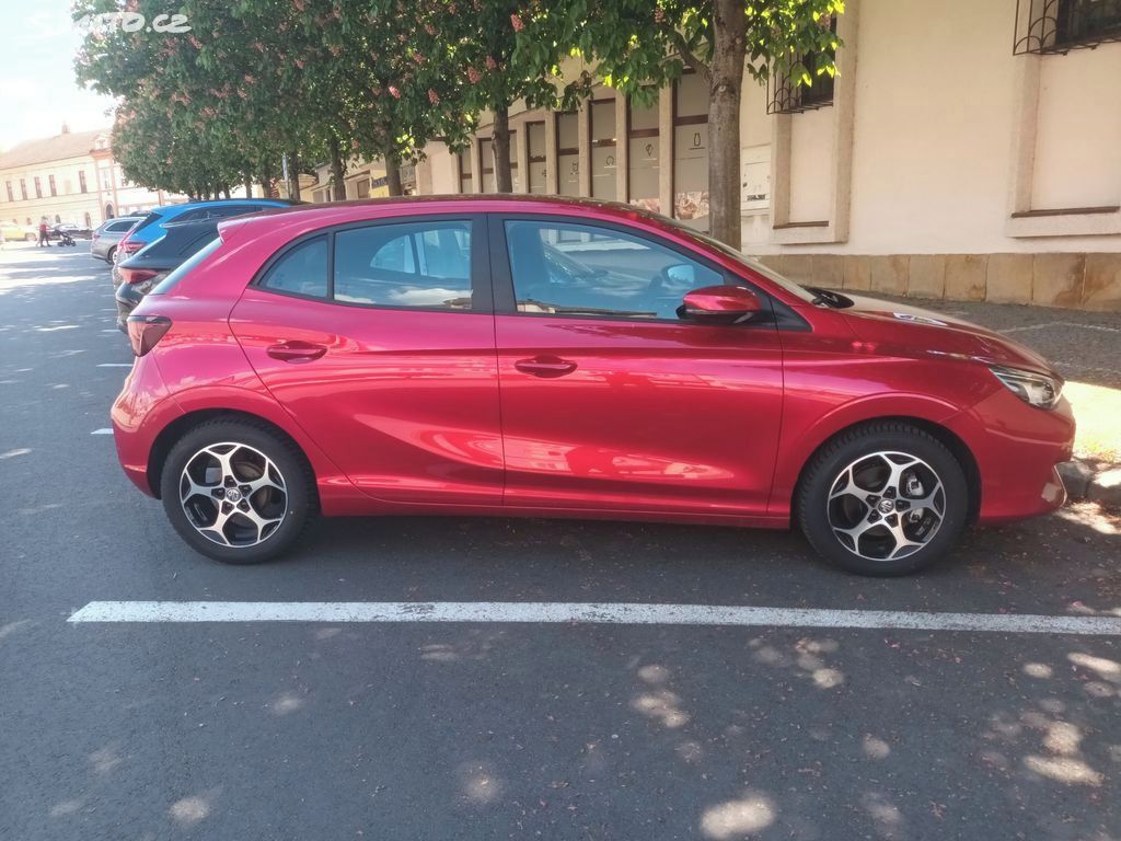 MG MG3, 1.5i 4valc 85kw Eleganc 7let z - fotka 4