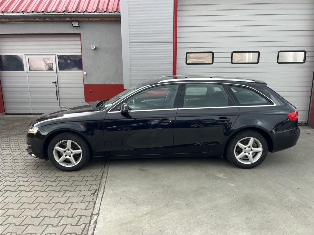 Audi A4, 2,0 TDi AMBITION serviska 1maj - fotka 2