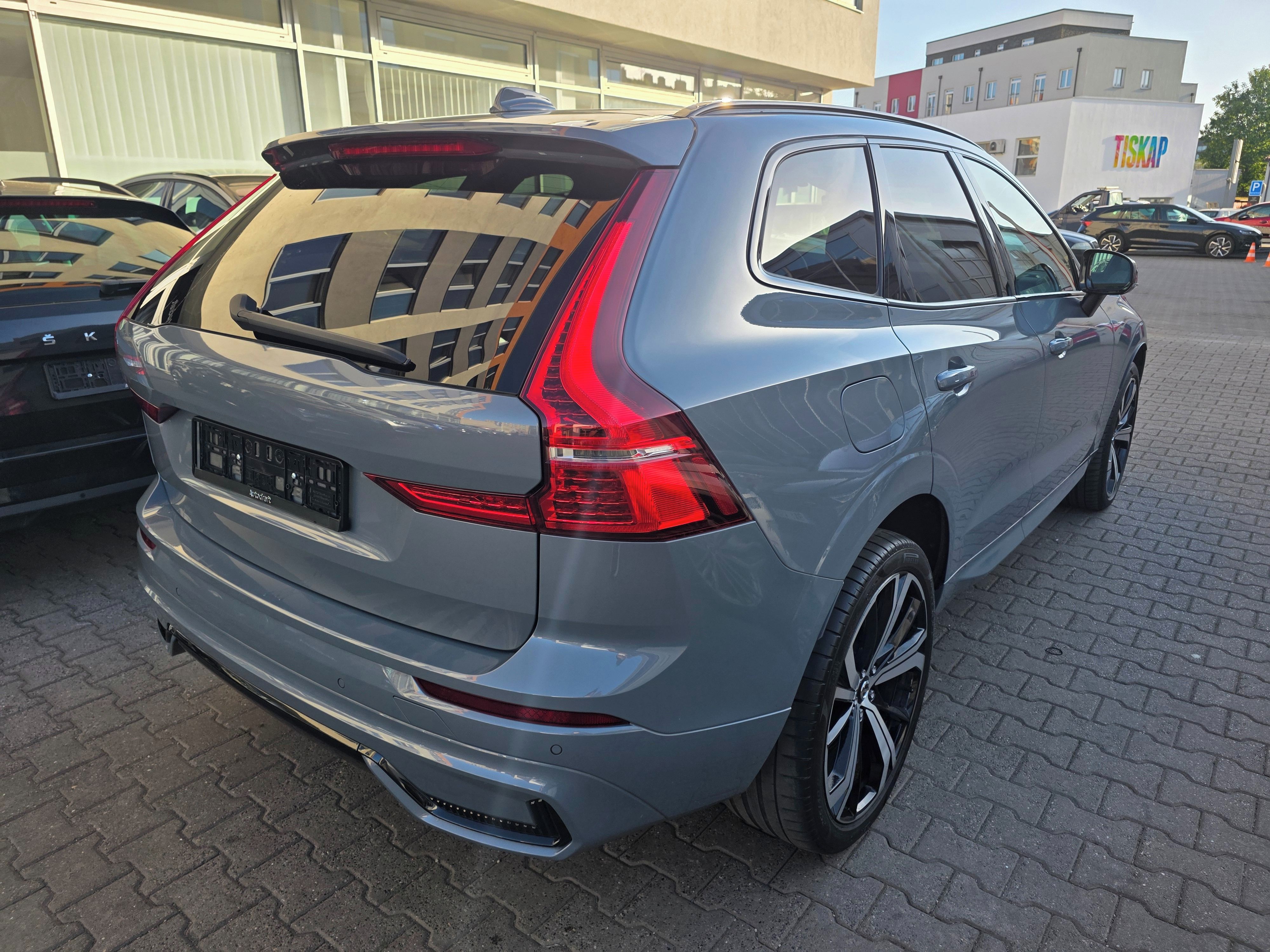 Volvo XC60, Volvo XC60 Plus Dark AWD - fotka 6