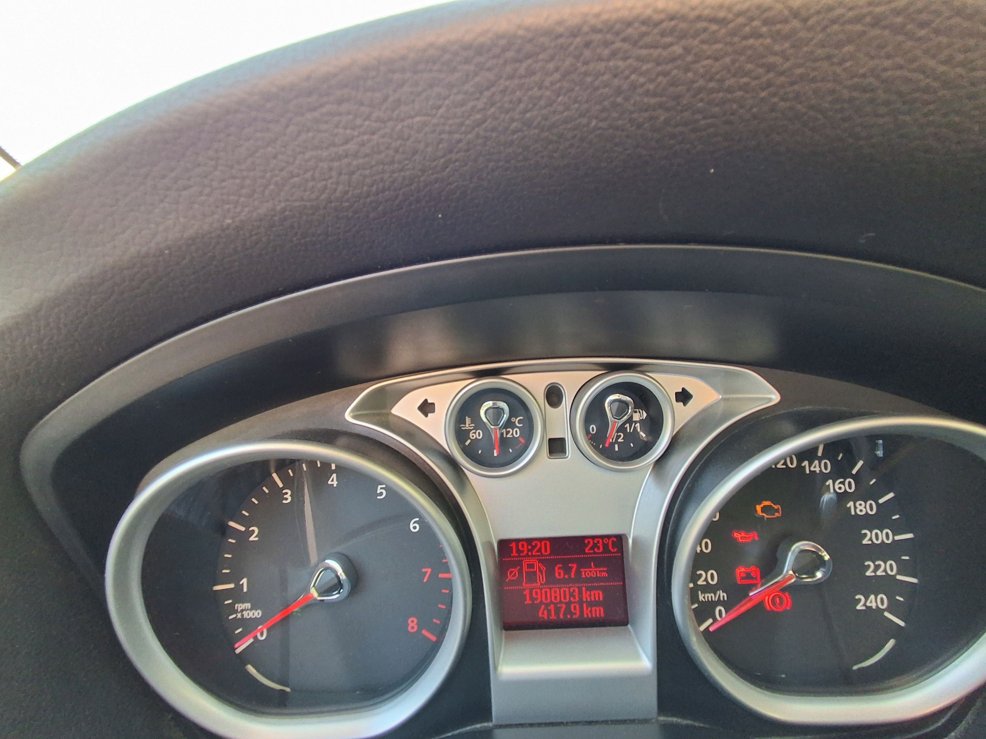 Ford Focus, Ford Focus II 1.6 74 kw - fotka 6